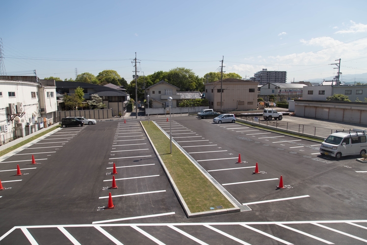 無料駐車場 - 平面駐車場67台完備　普通車無料　大型車駐車可能