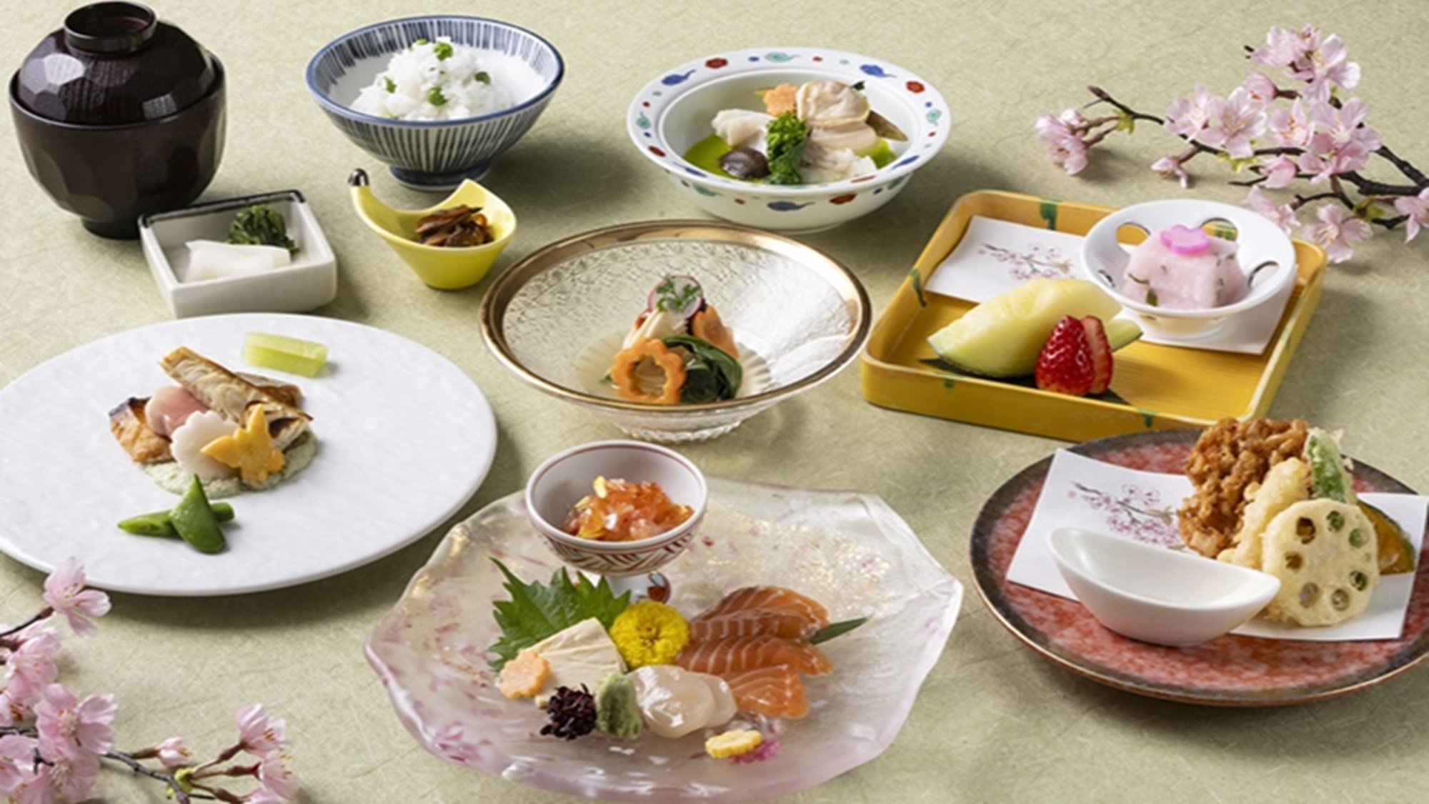 華やかな彩りの春の味覚たっぷりのおすすめびわ湖旬会席（夕朝食付き）