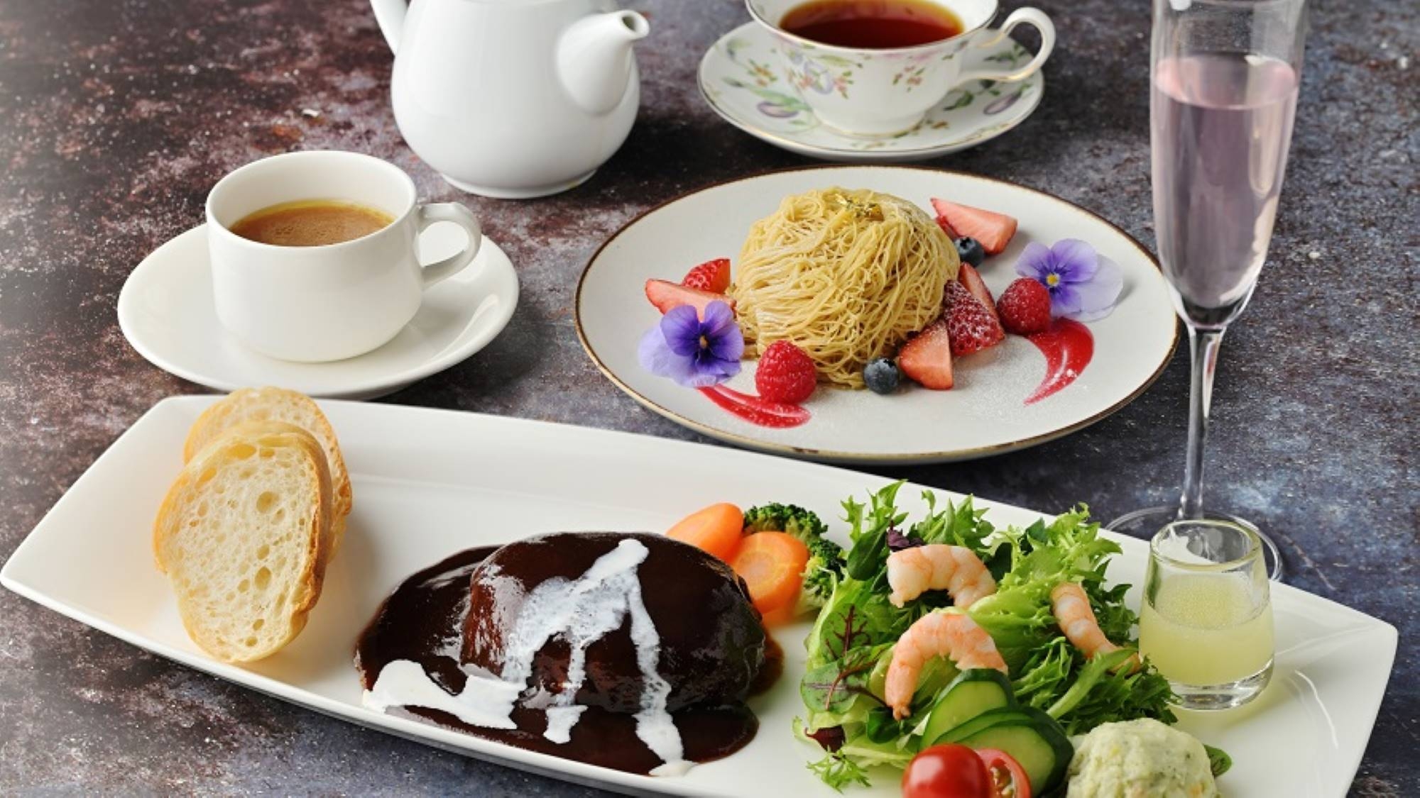 【お日にち限定】水辺のラウンジで味わう 近江牛ハンバーグと湖上花火の優雅な時間（夕朝食付き）