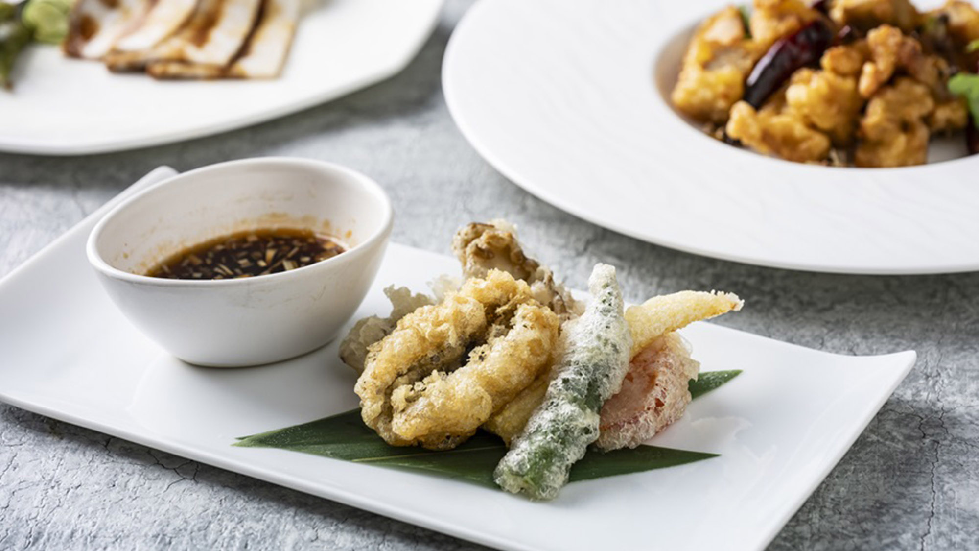 鱧と季節野菜の中国風天ぷら　油淋ソース