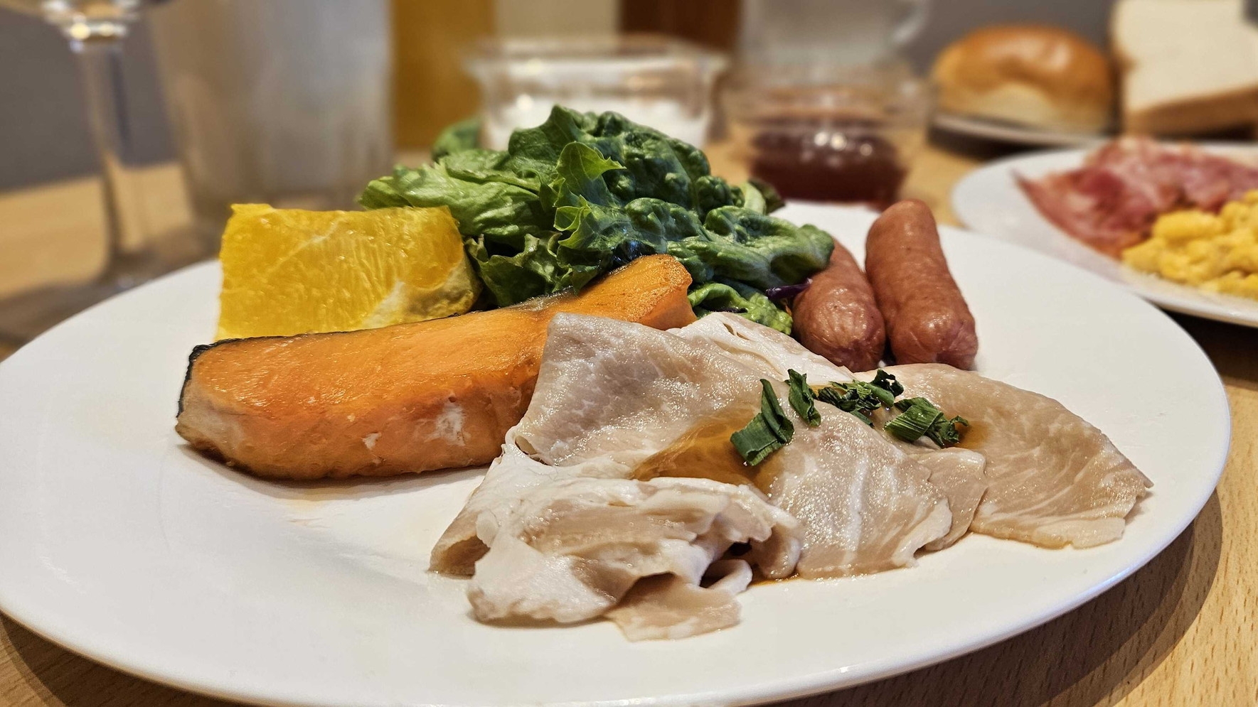 【朝食付き】メイン2種と日替わり和洋ビュッフェ