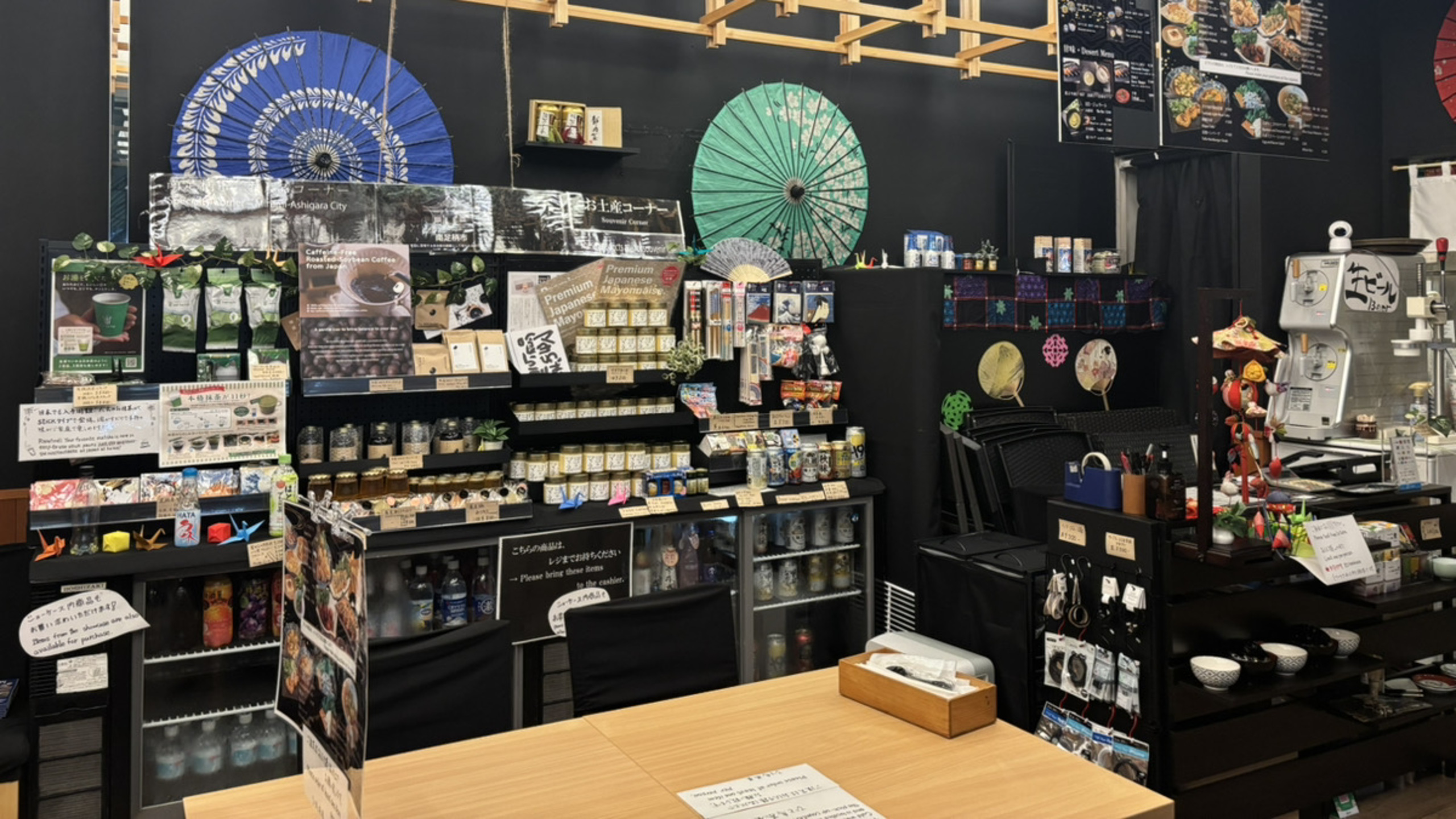 【ひと息茶屋】店内①