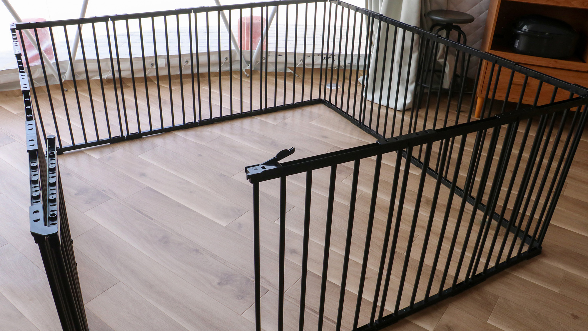 #響きのサウナグランピング　愛犬も安心の大型ケージも完備。