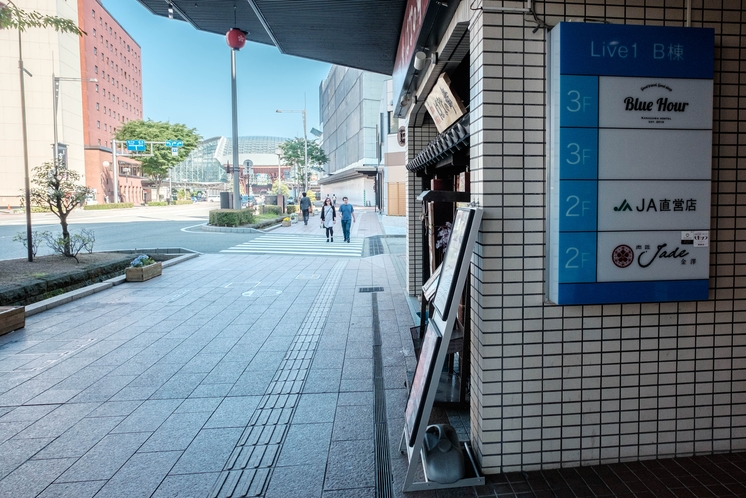 金沢駅から徒歩3分です。