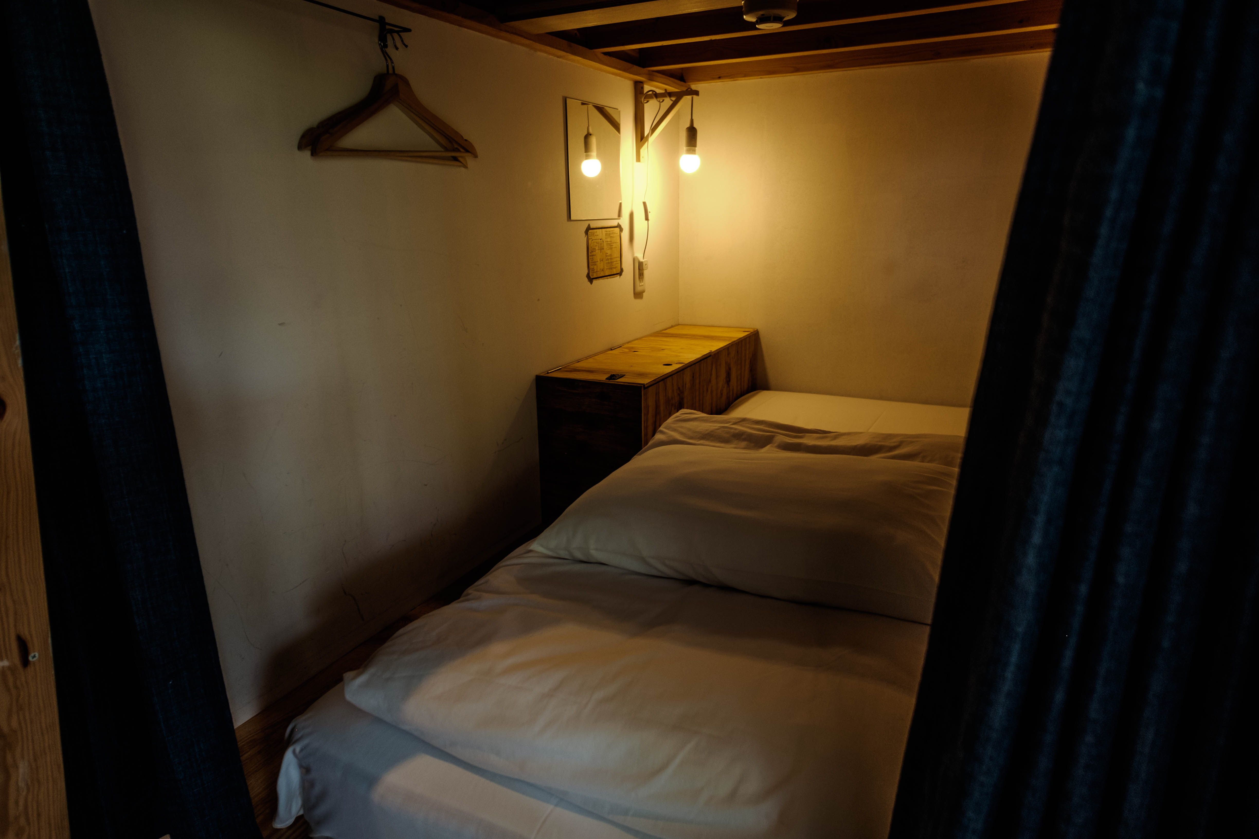 個室気分になるようにキャビン型も入り口は狭めになっています