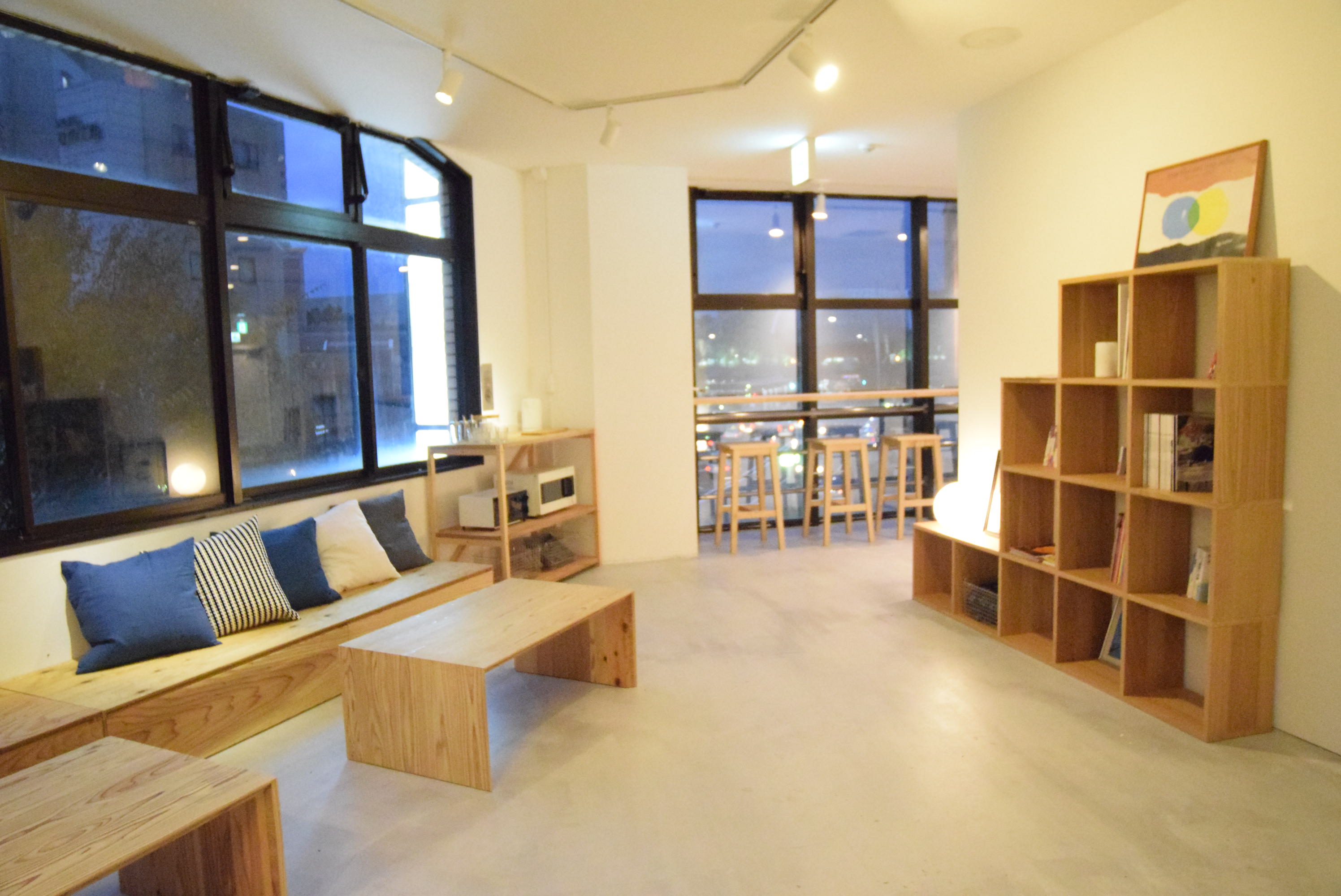 夜の共用スペース