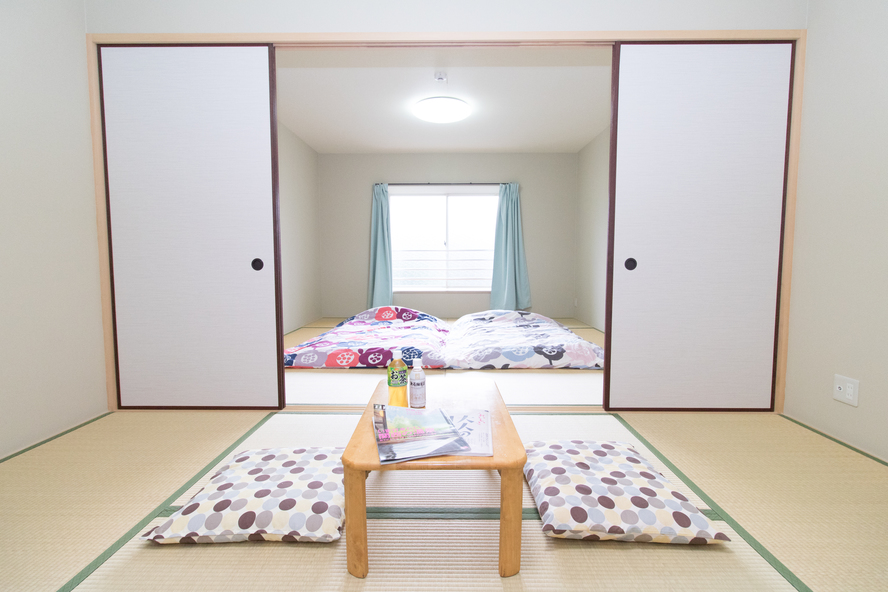 【家族・グループ様】8畳６畳二間続き鍵付き和室に皆なで泊まって修学旅行気分♪【人気の朝食付】
