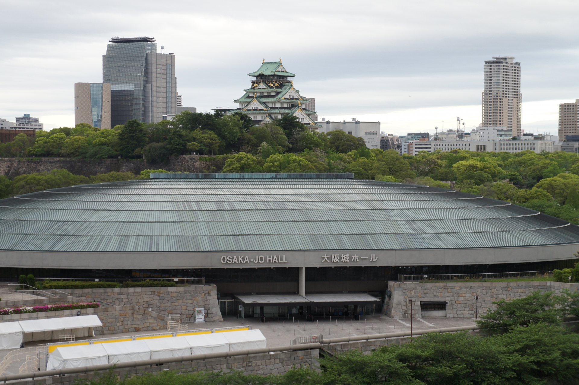 大阪城公園と大阪城ホール