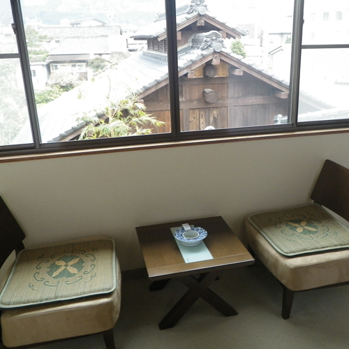 [Japanese-style room with a view of Mt. Yufu]