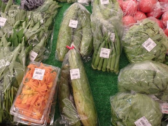 羽地の駅やんばるたまご【車で20分】新鮮な野菜が並ぶ直売所