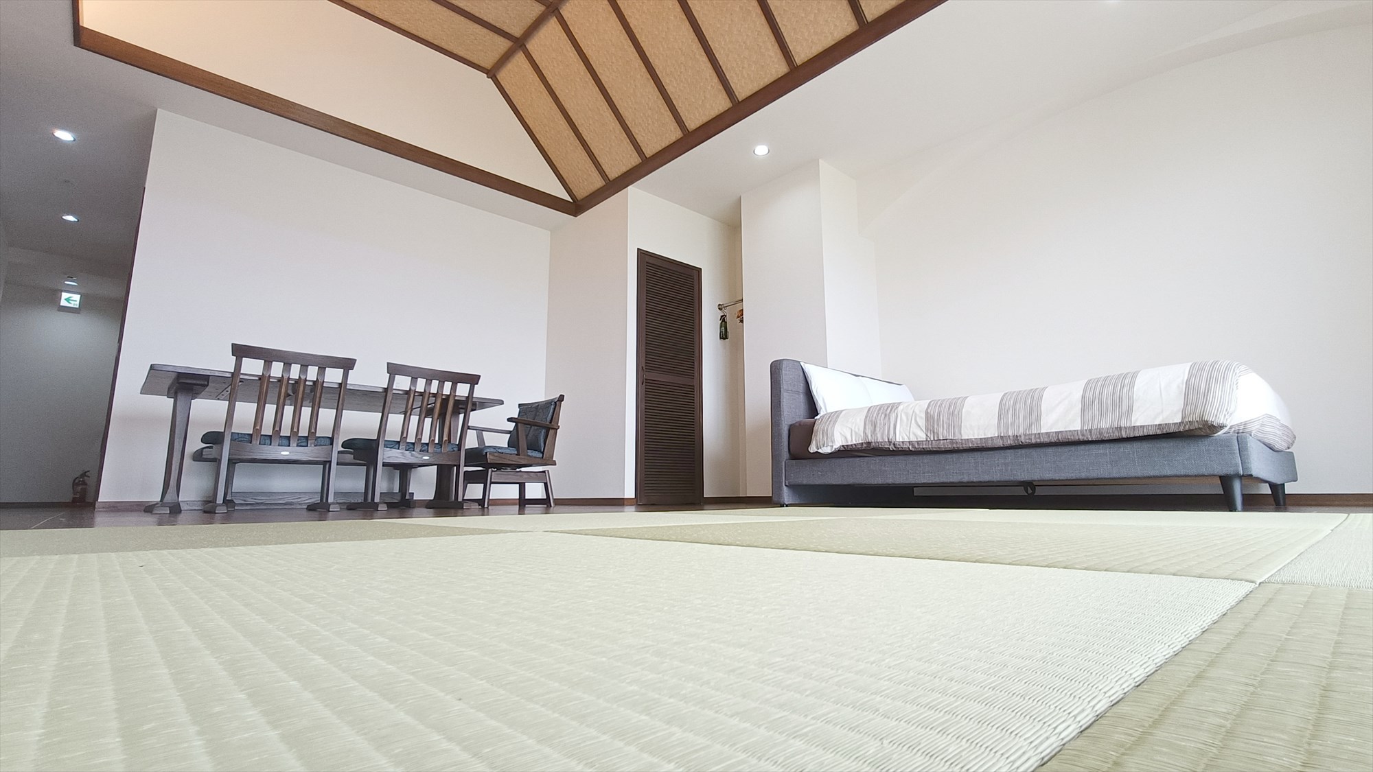 【2F-B】ダブルベッドと畳コーナー