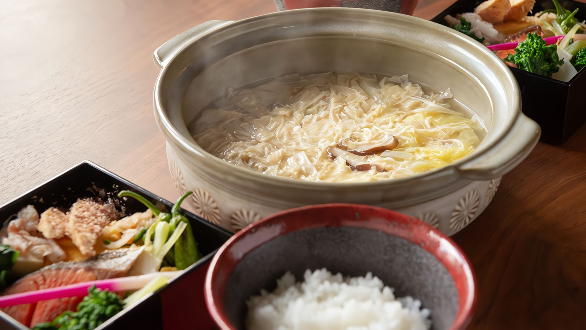 【ご朝食一例】仕出し「ひろ志」特製。お出汁で炊いた温かい湯葉を、特製の出汁醤油でお召し上がりください