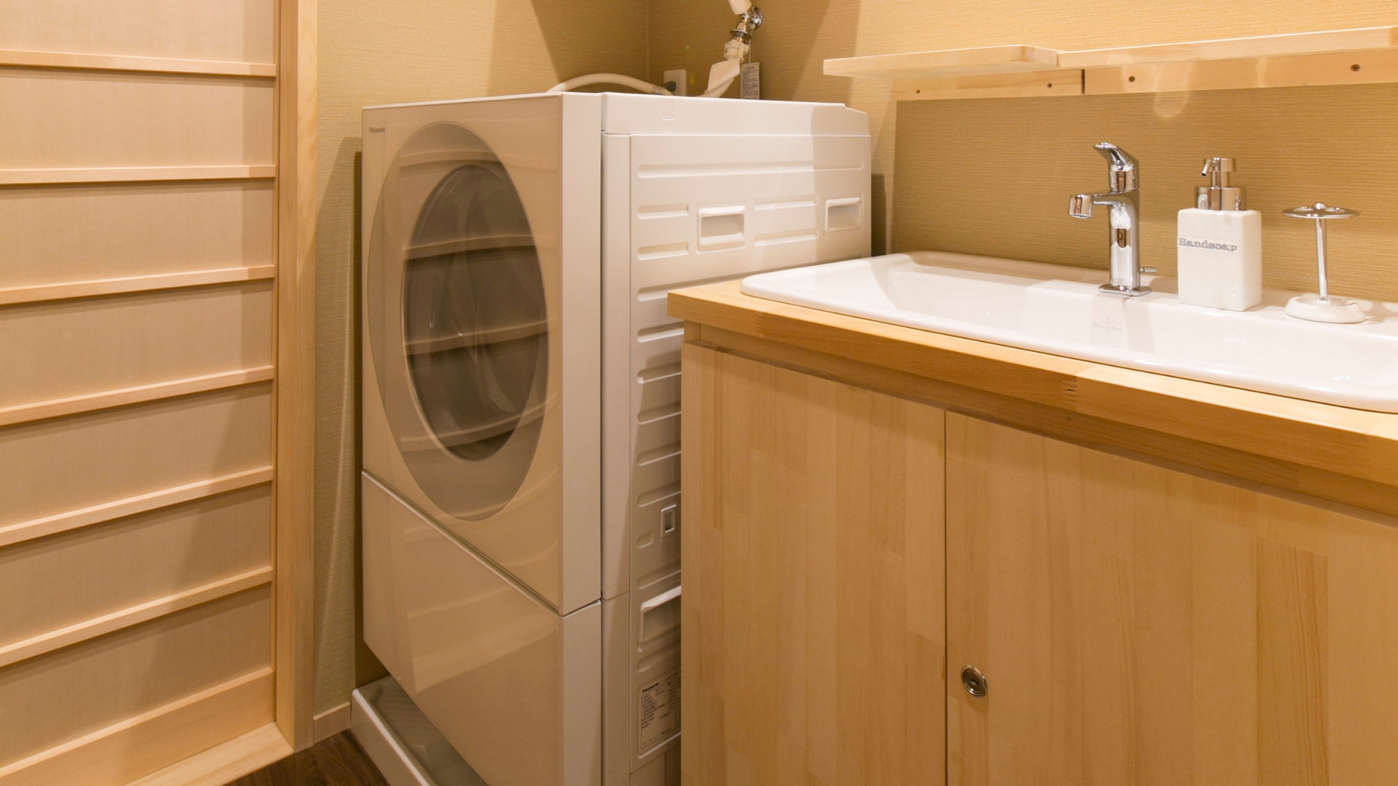 各お部屋共通　1階洗面ルームと乾燥機付ドラム洗濯機