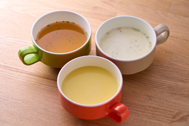 無料朝食：スープ3種