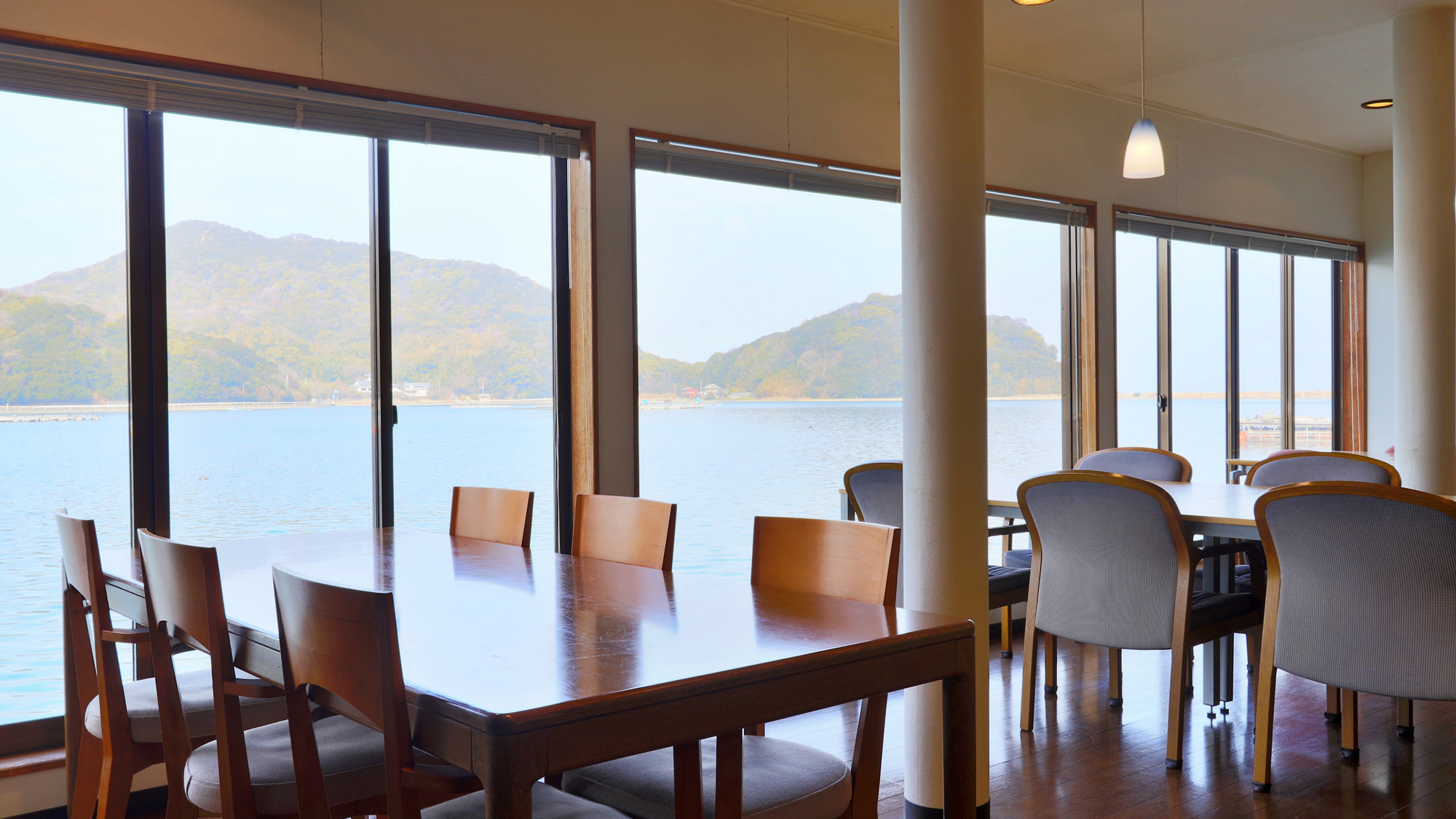 【共有ラウンジ】 窓を額縁にした様な空間で