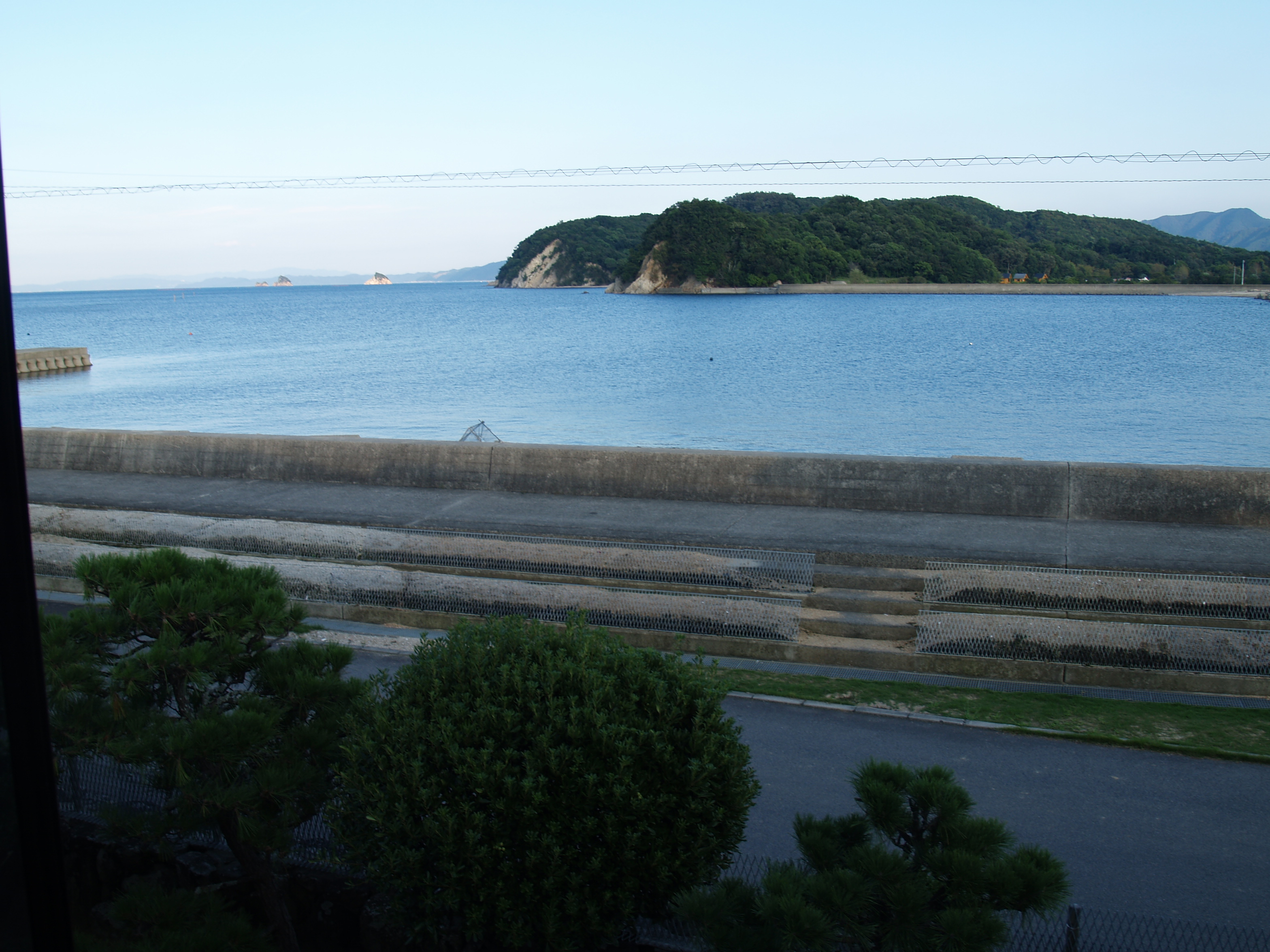 和洋室の窓から望む瀬戸内海