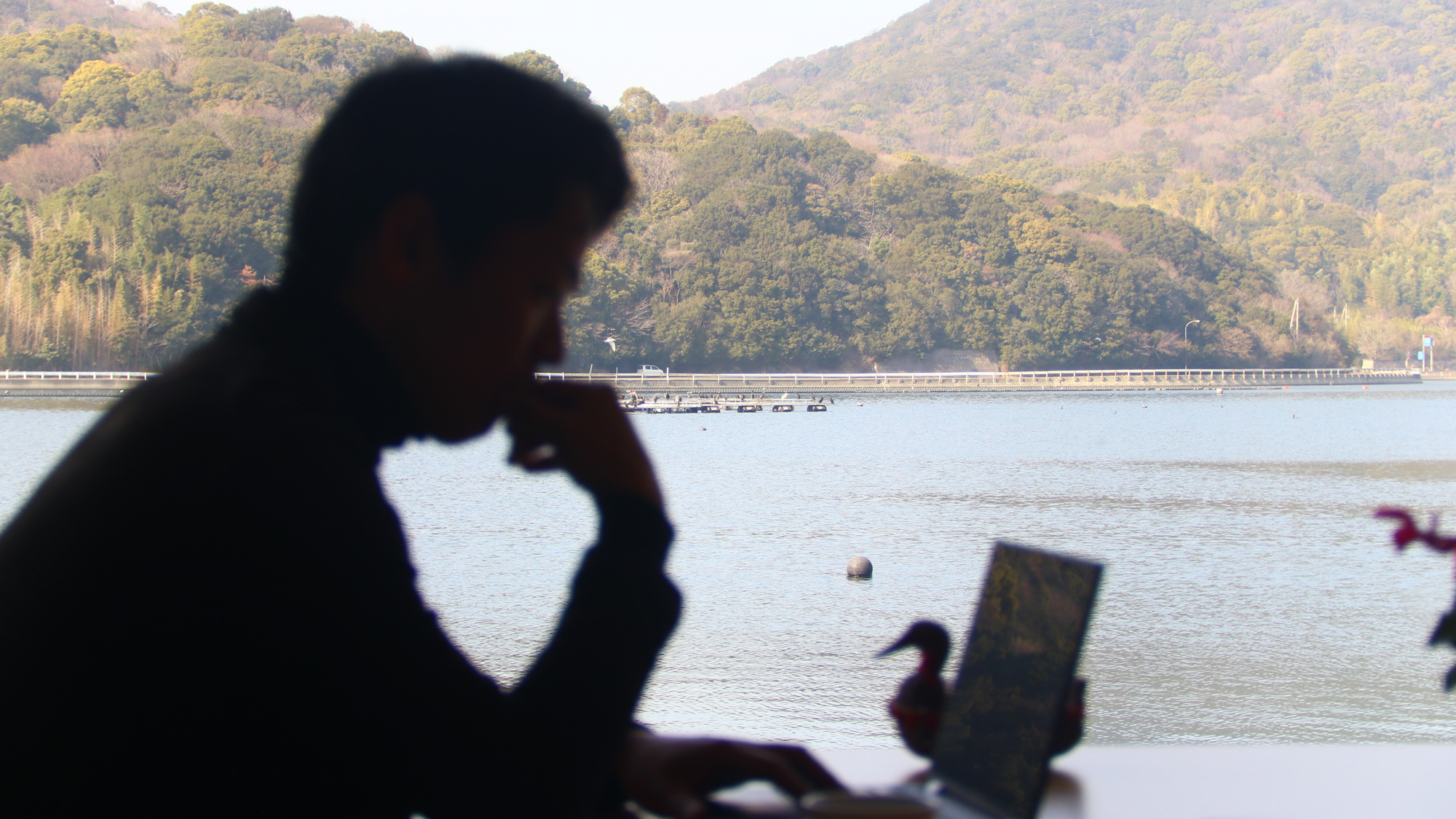 湖のほとりでワーケーション