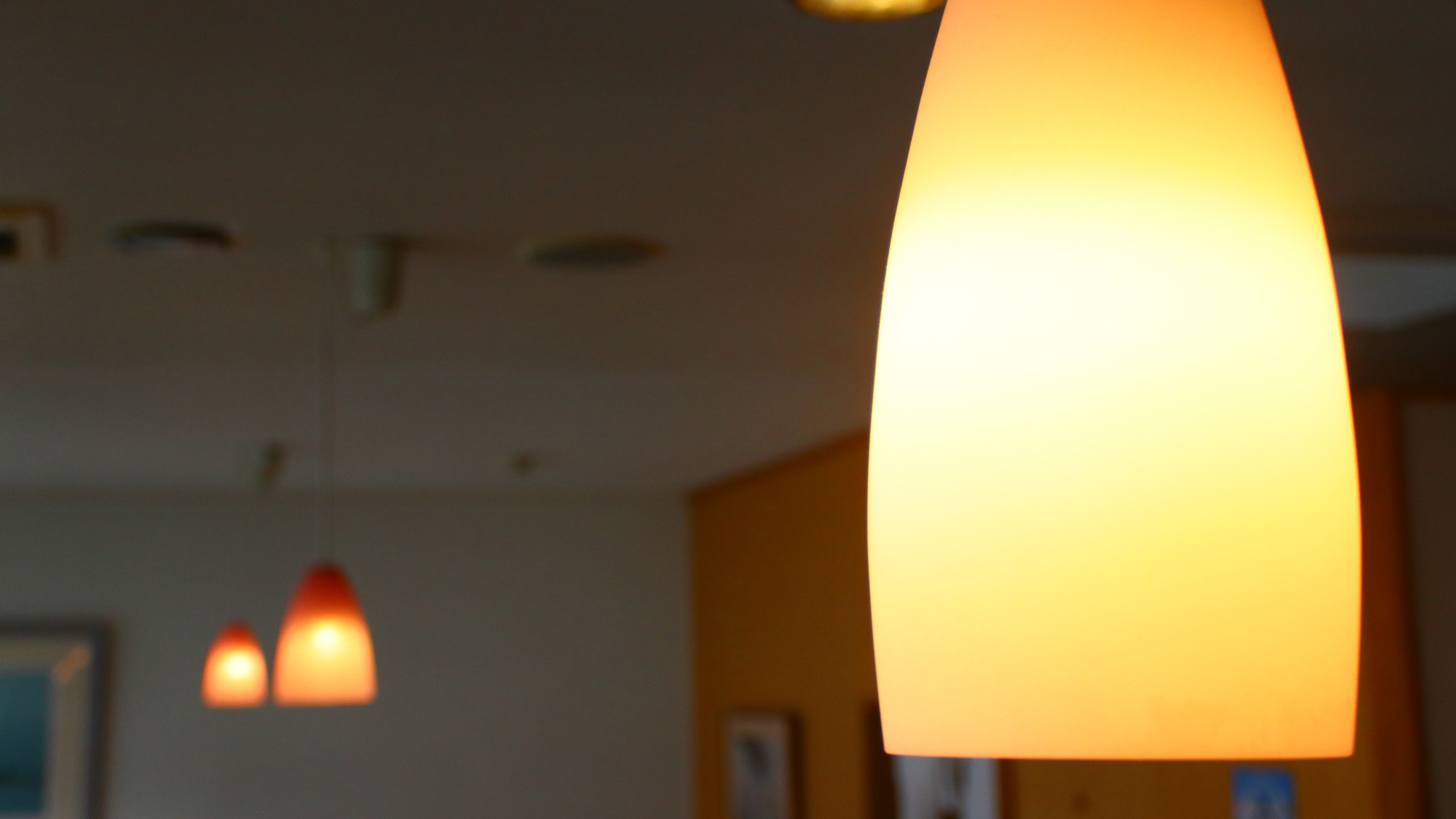 館内を彩る小物や壁画