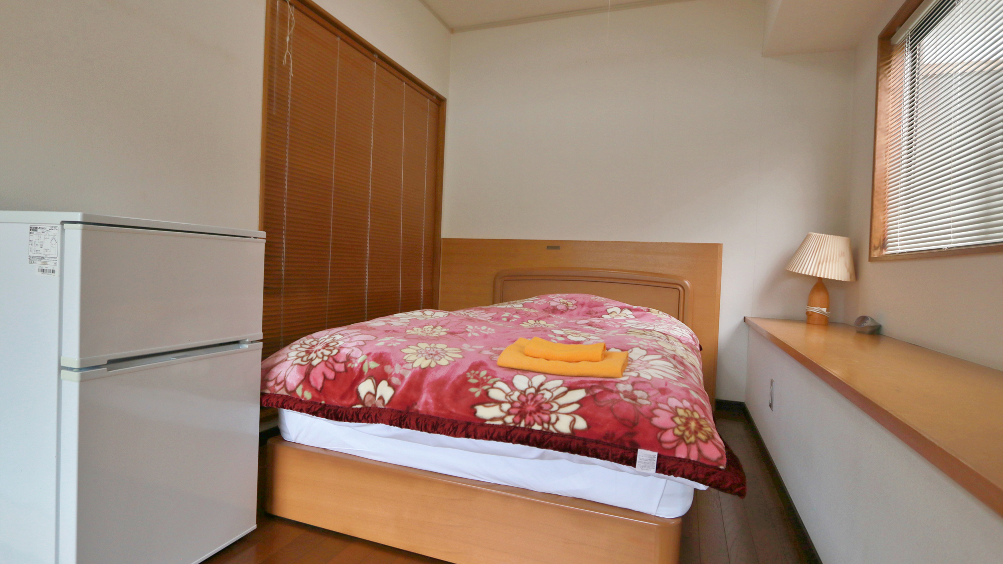 絶景部屋-View room-ベッドのすぐ横からそっと水面を眺めれる客室