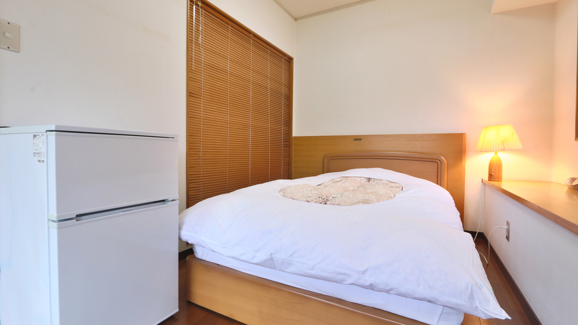 絶景部屋-View room-ベッドのすぐ横からそっと水面を眺めれる客室