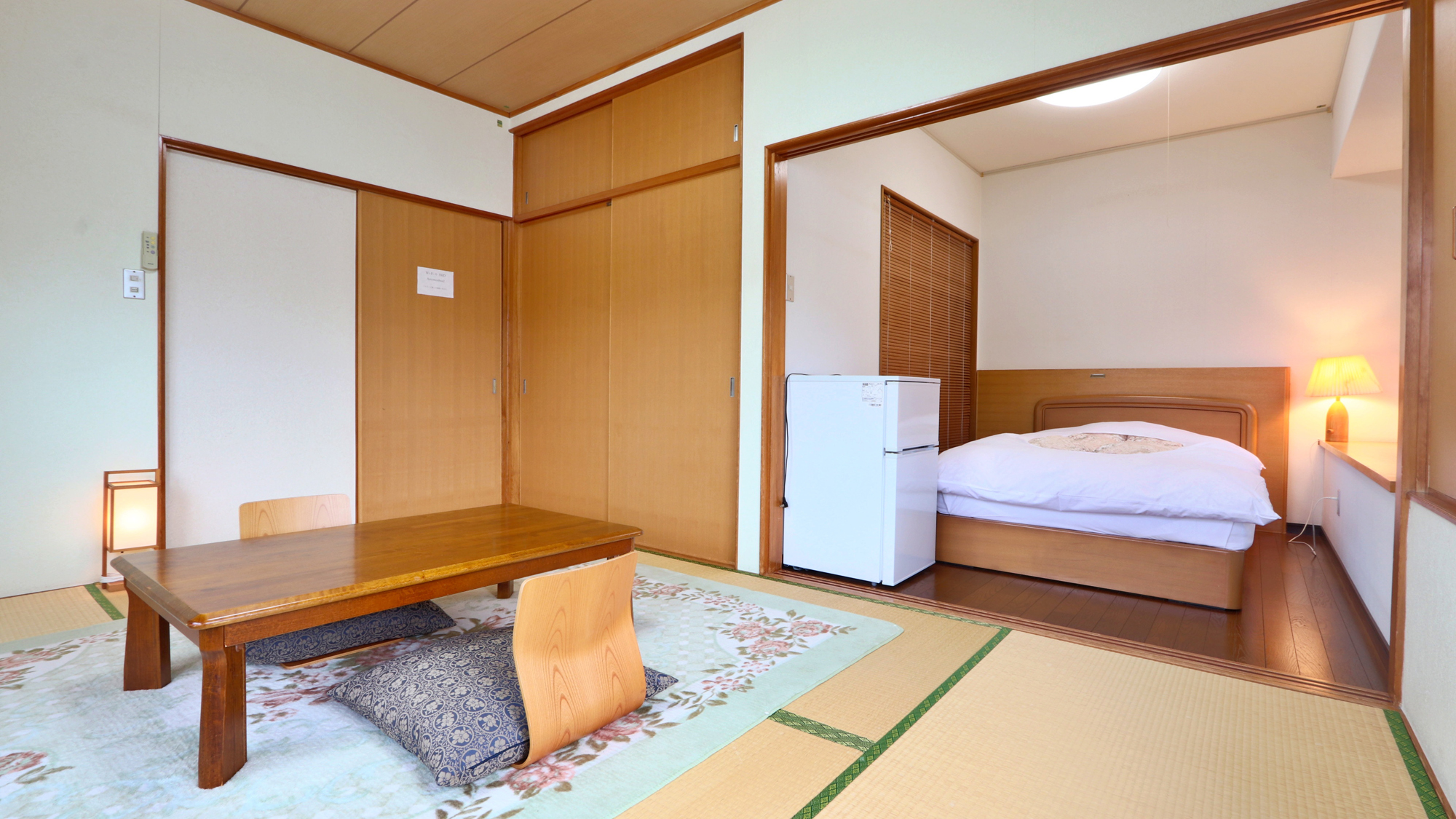 絶景部屋-View room-ベッドのすぐ横からそっと水面を眺めれる客室