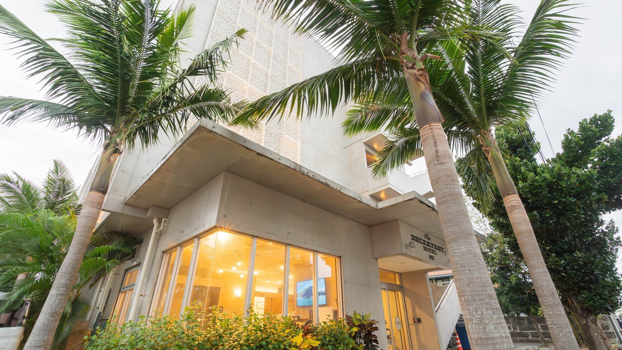 コンド棟：温かい光に包まれ優しく迎えます