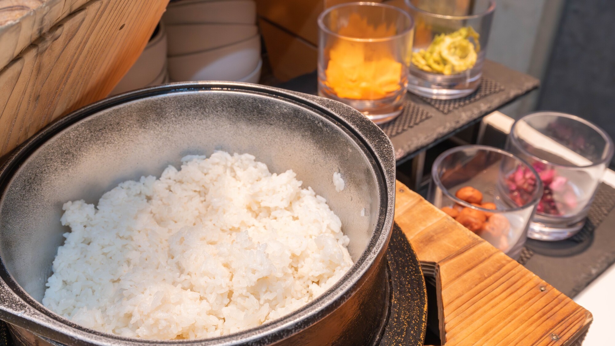 粒が大きめであっさりとした食感の石垣産のお米