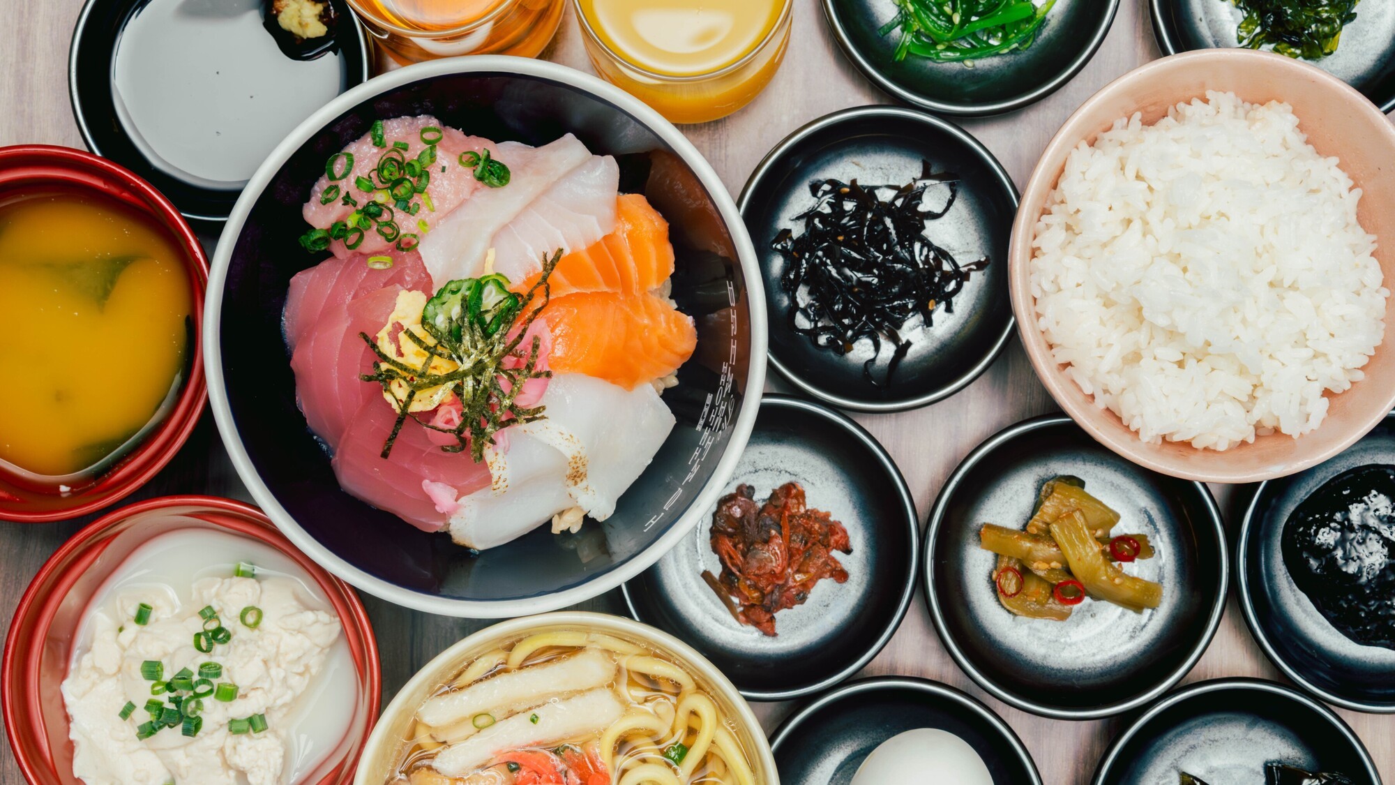 贅沢な朝食が旅の始まりを最高に盛り上げます