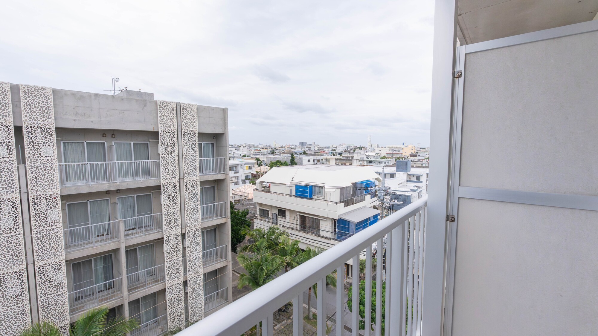 目の前に広がる石垣島の街並み