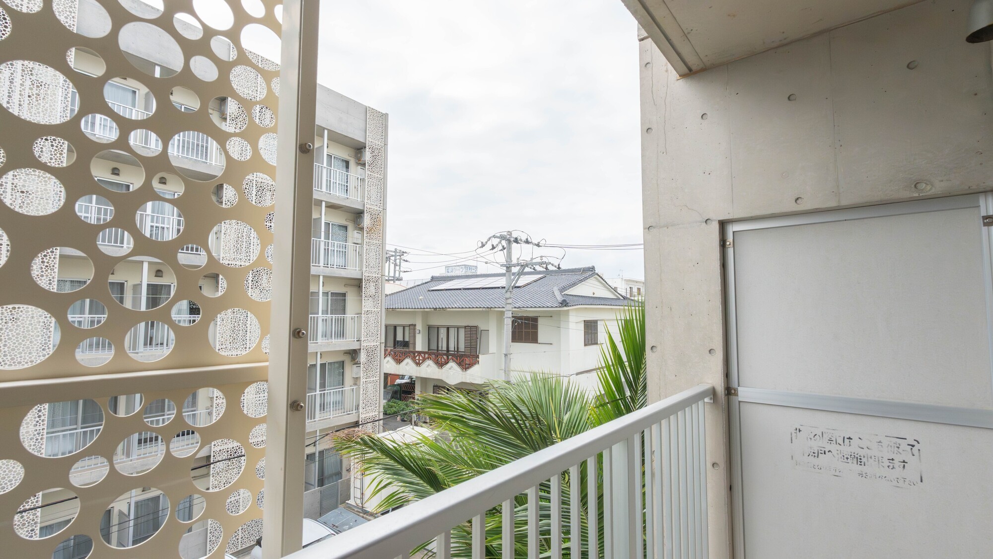 外の空気が吸える心地よい空間