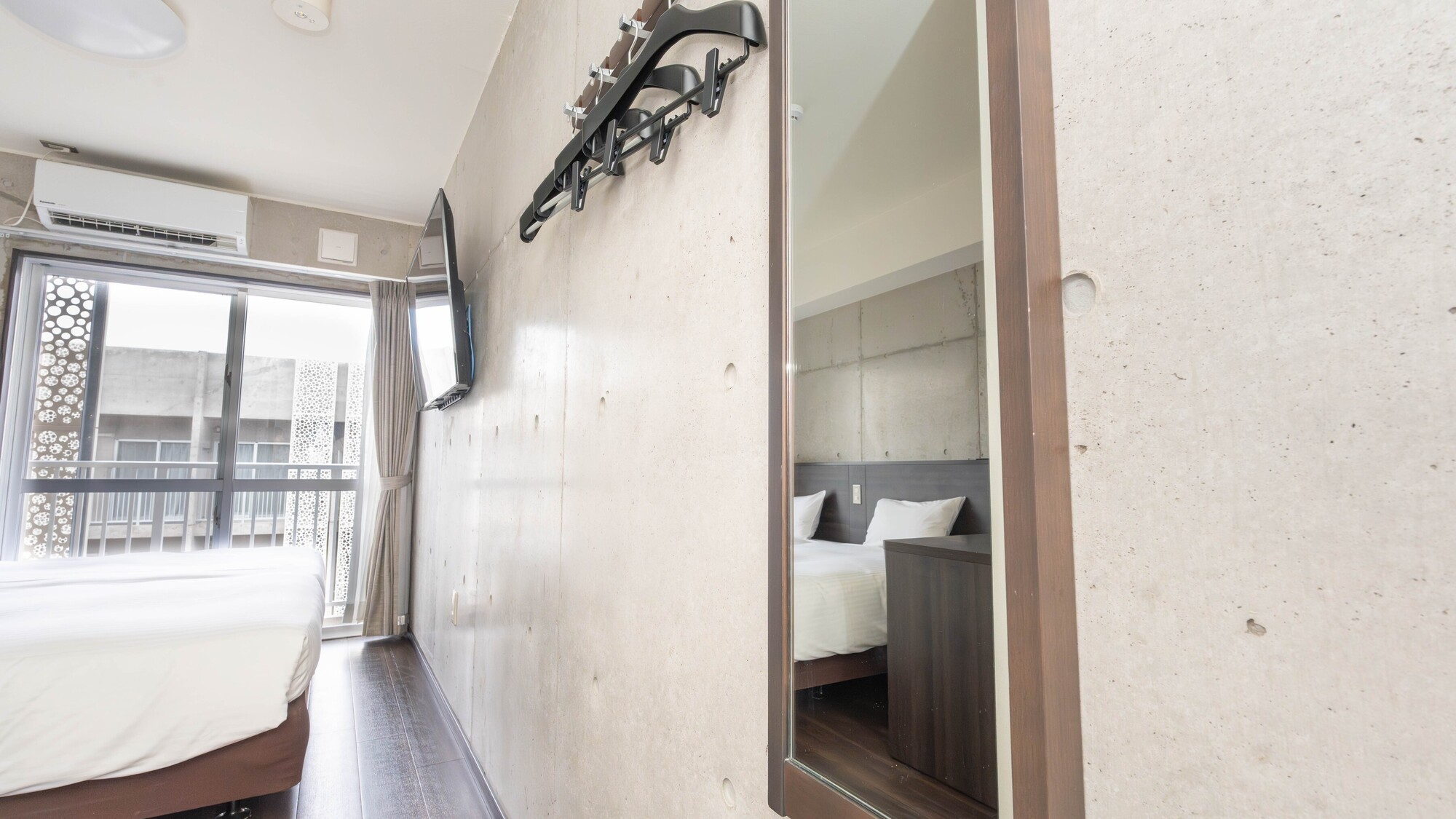 大きな鏡でお出かけ前の身支度もスムーズ