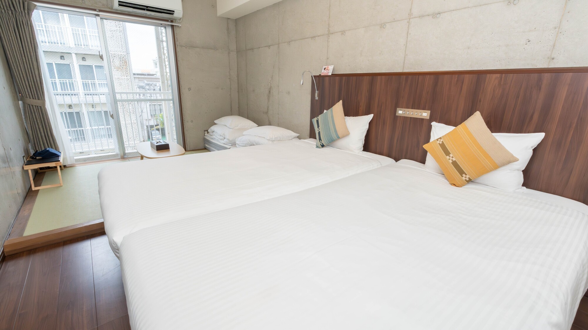 23㎡　シングルベッド2台（ベッド幅110cm）