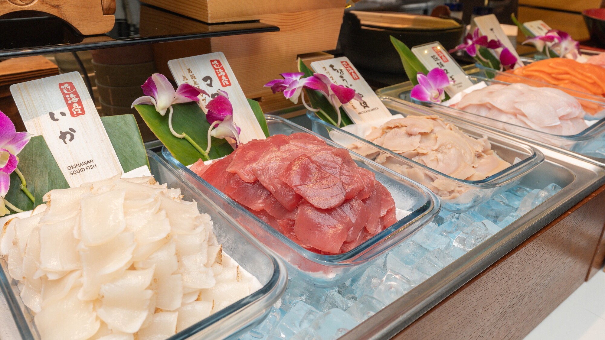 新鮮な海の幸が贅沢に盛り放題の海鮮丼