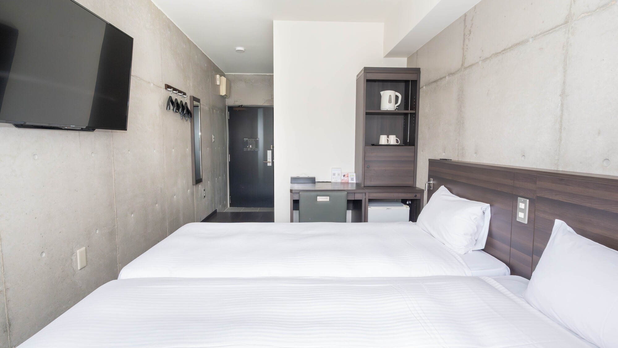 入り口から広がるモダンなデザイン