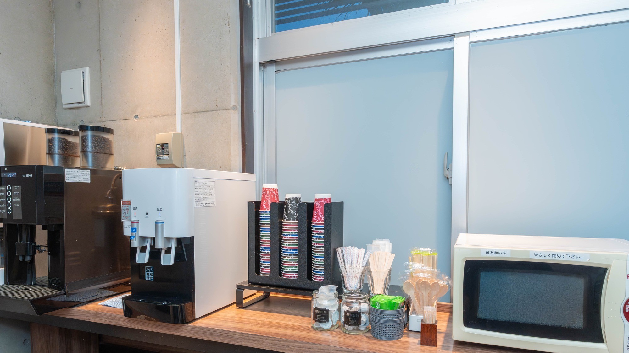 ホテル棟：ドリンクや電子レンジをご利用いただけます