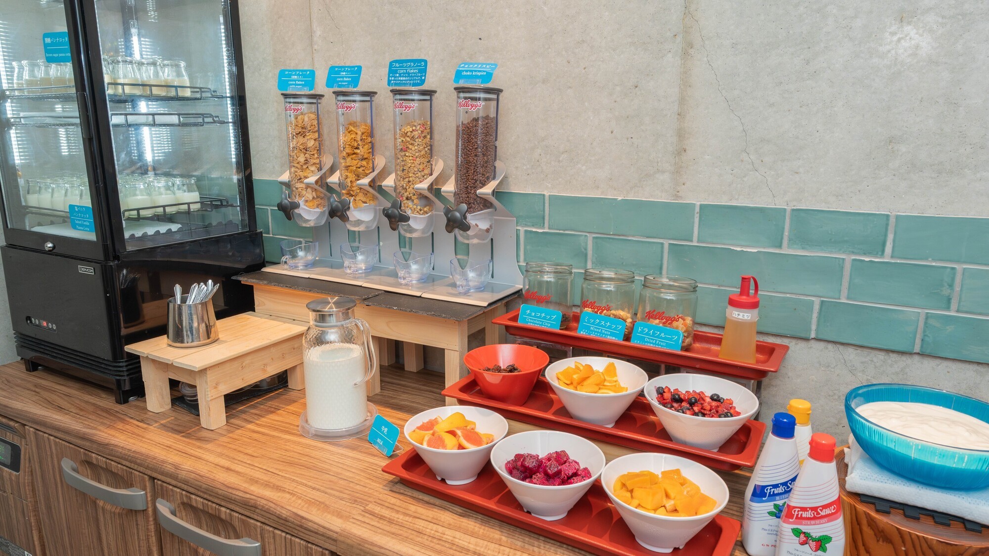 南国フルーツとシリアルで軽やかな朝のスタート