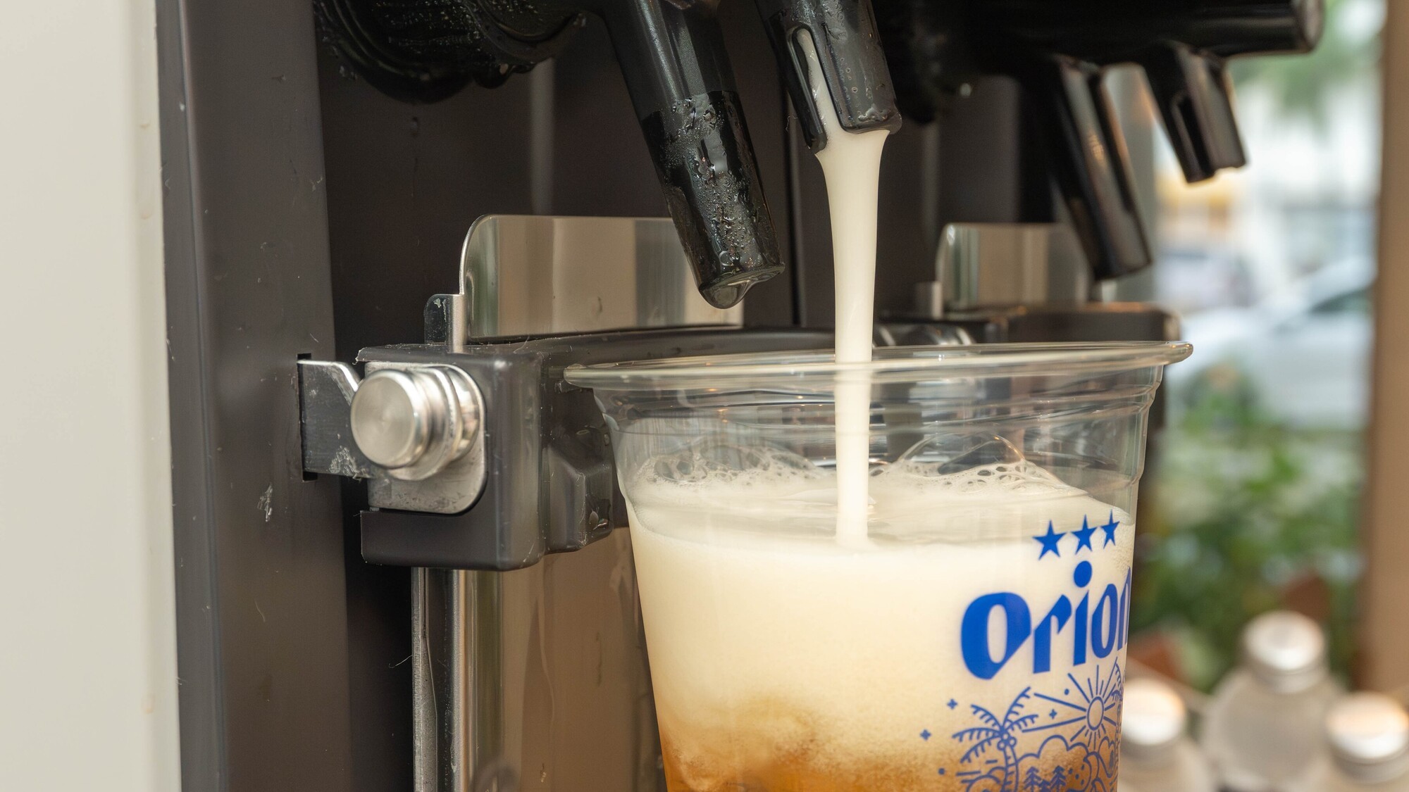 コンド棟：注ぎたての弾ける泡！至福の一杯を