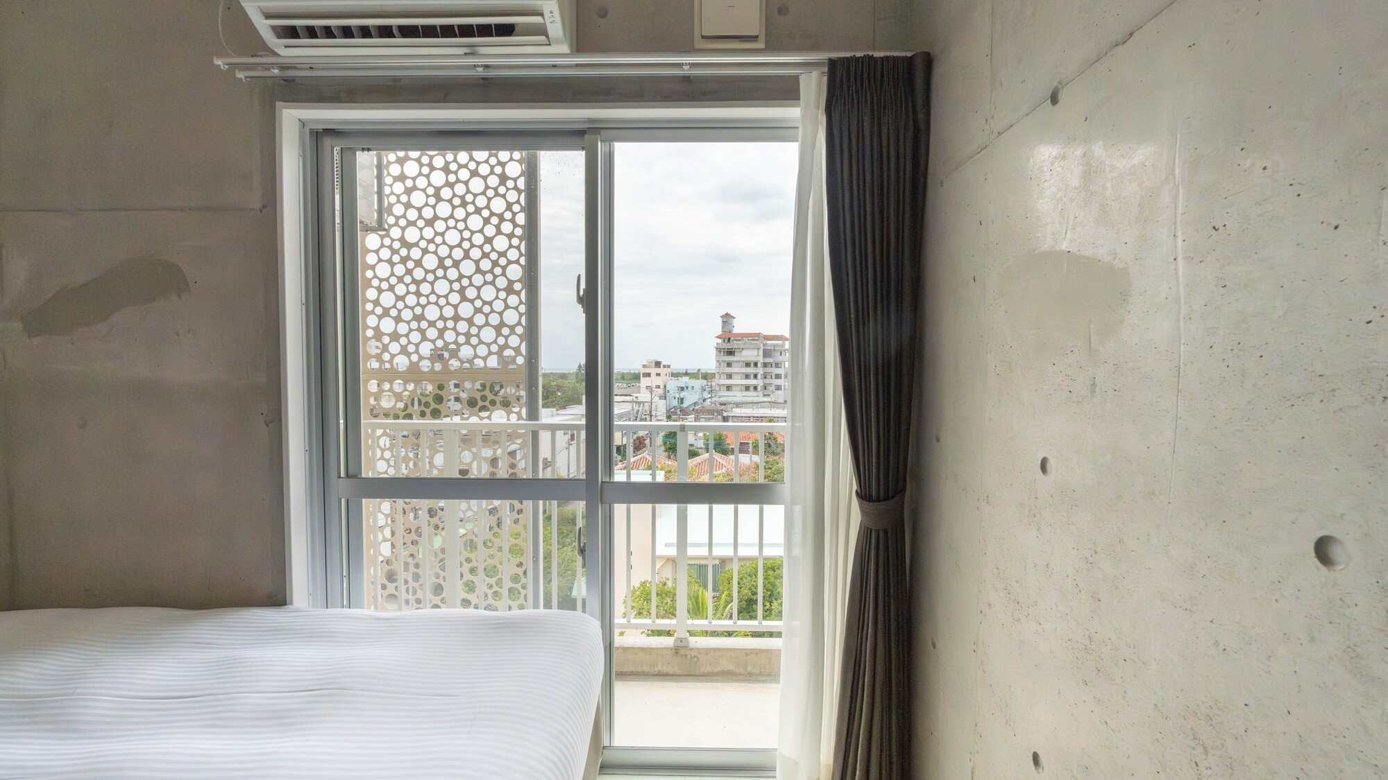 打ち放しコンクリートのモダンな空間