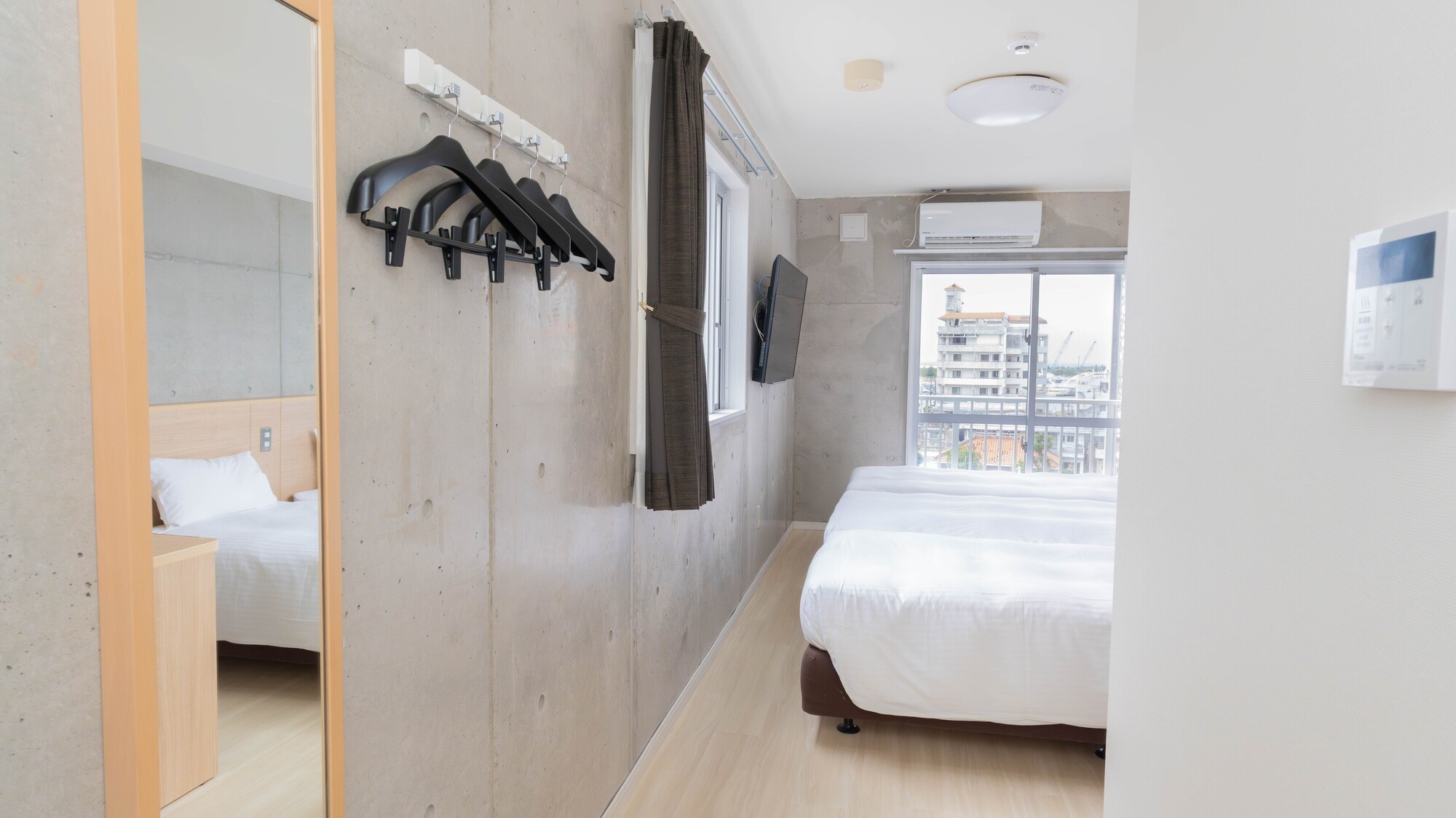 お出かけ前のチェックに便利な全身鏡