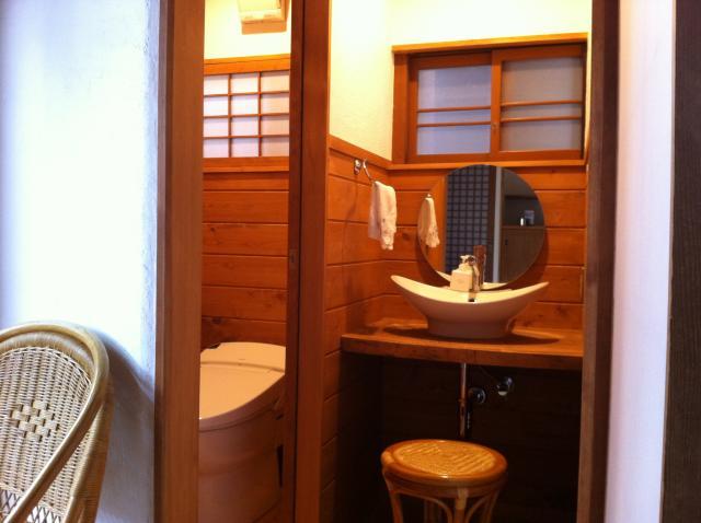 "Chitose" washbasin