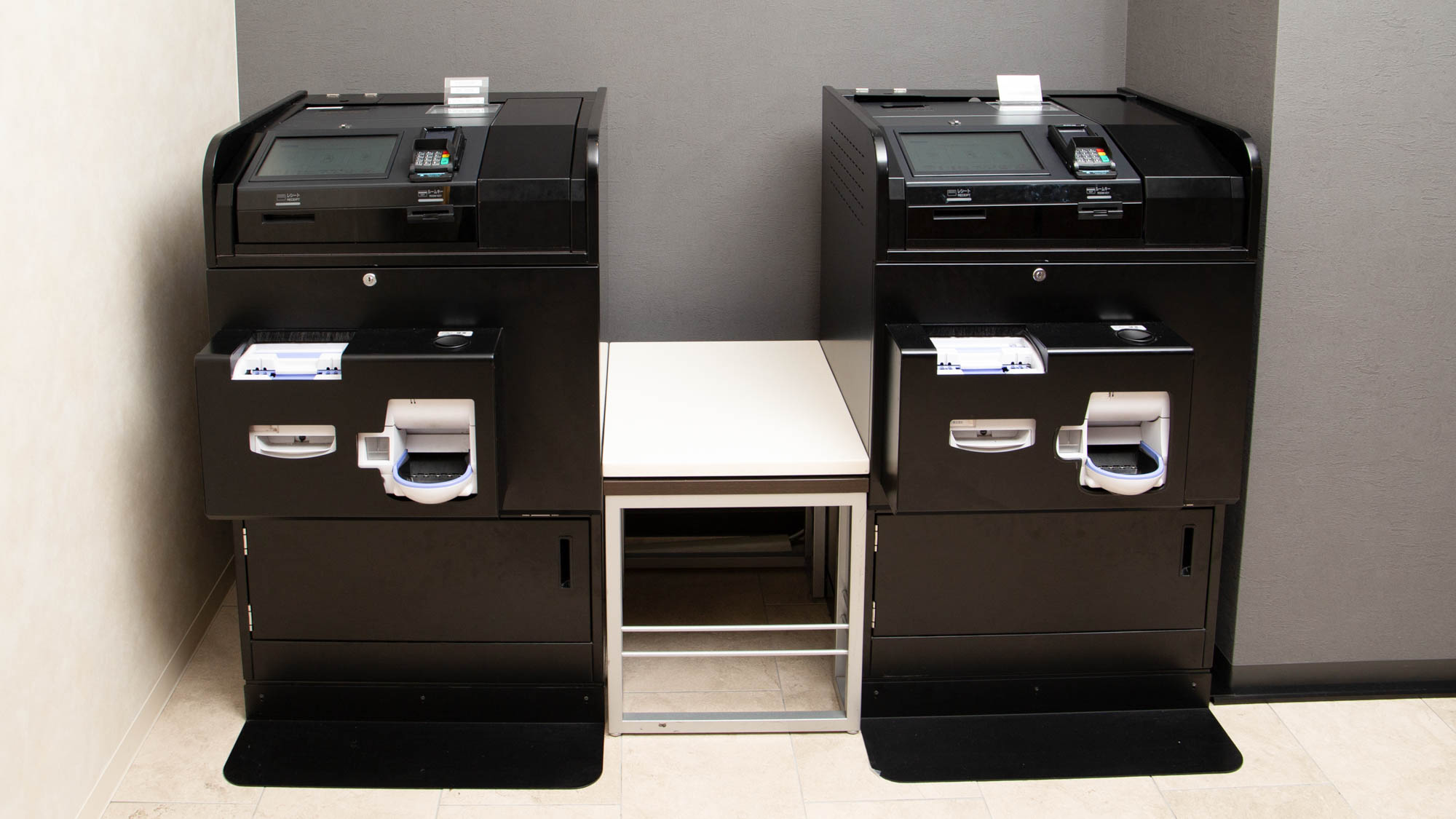 【セルフチェックイン・アウト機】できる限り接触を軽減し、スムーズにお部屋まで向かうことができます。