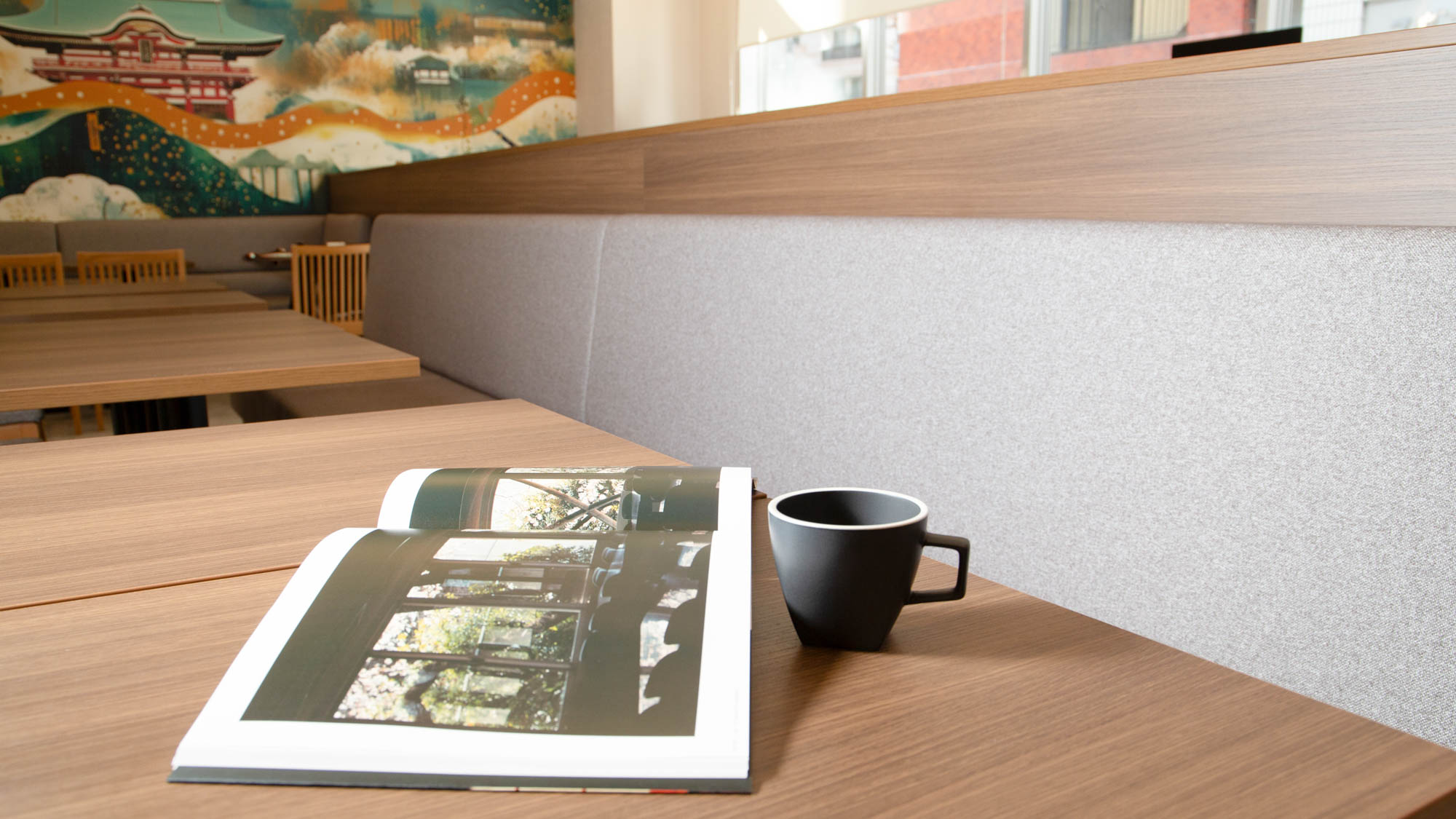 【ライブラリーカフェ】思い思いの時間をお過ごしください