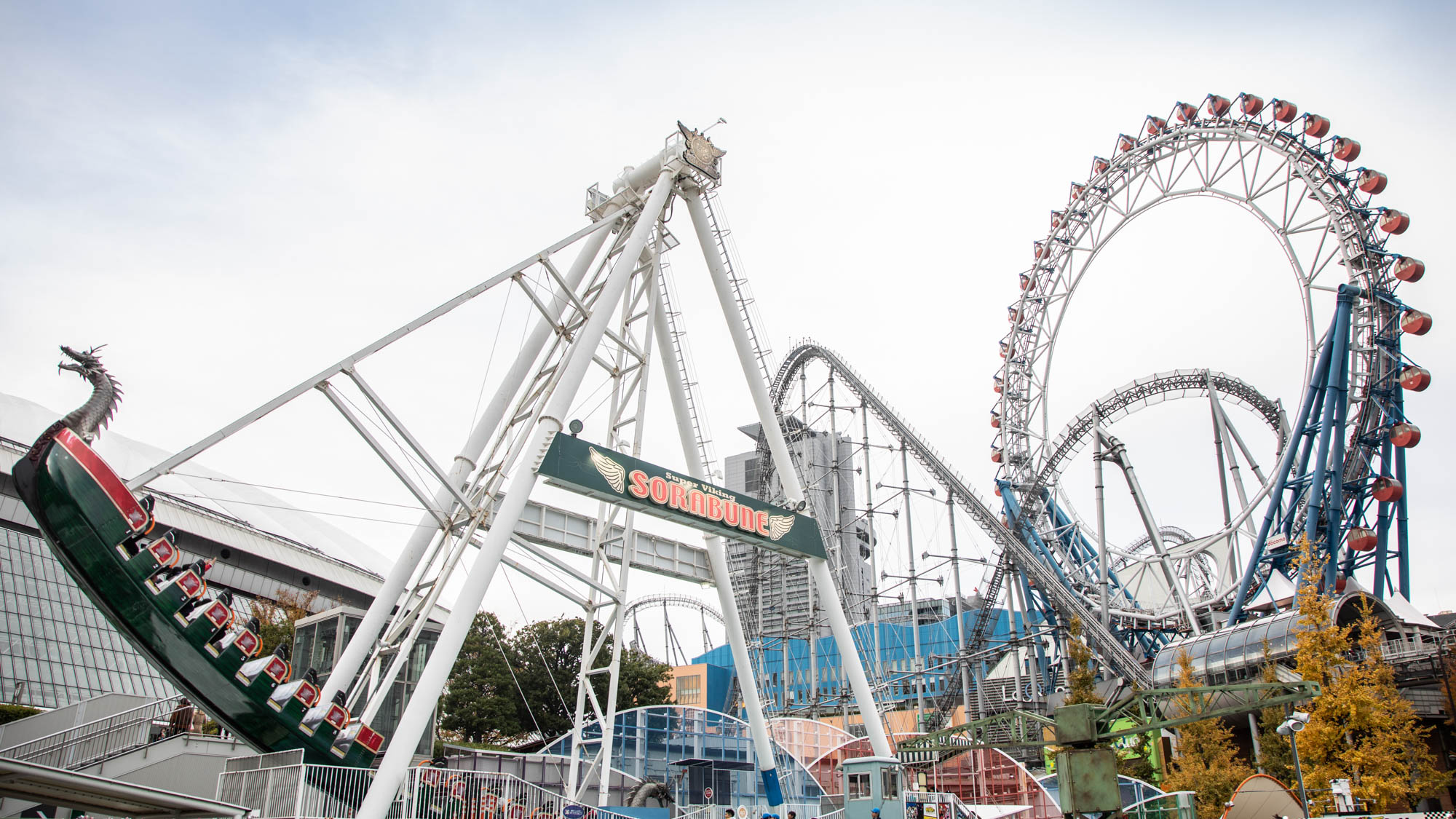東京ドームシティ（JR秋葉原駅まで徒歩約13分、秋葉原駅より水道橋駅まで約5分）