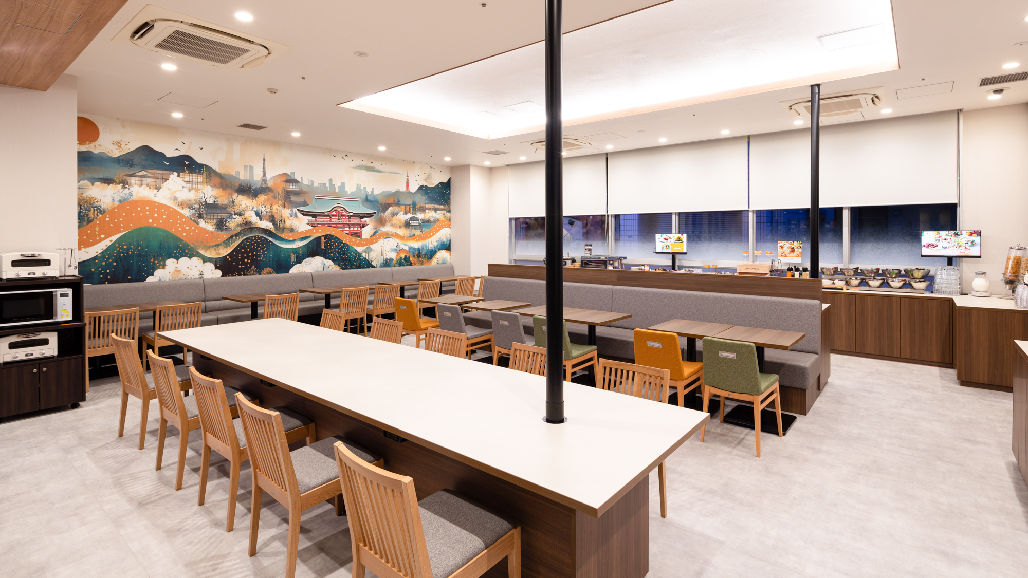 【ライブラリーカフェ】自由にくつろぎの時間をお過ごしいただけます。