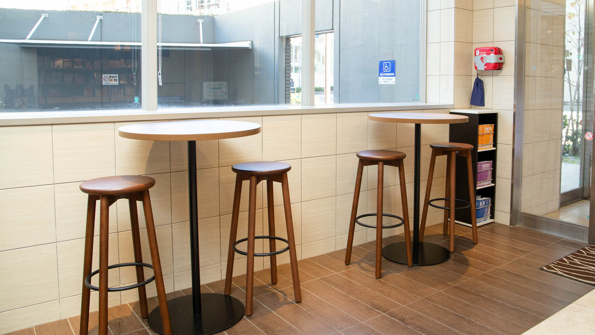 【ロビー】友人や家族との待ち合わせの際にご利用ください