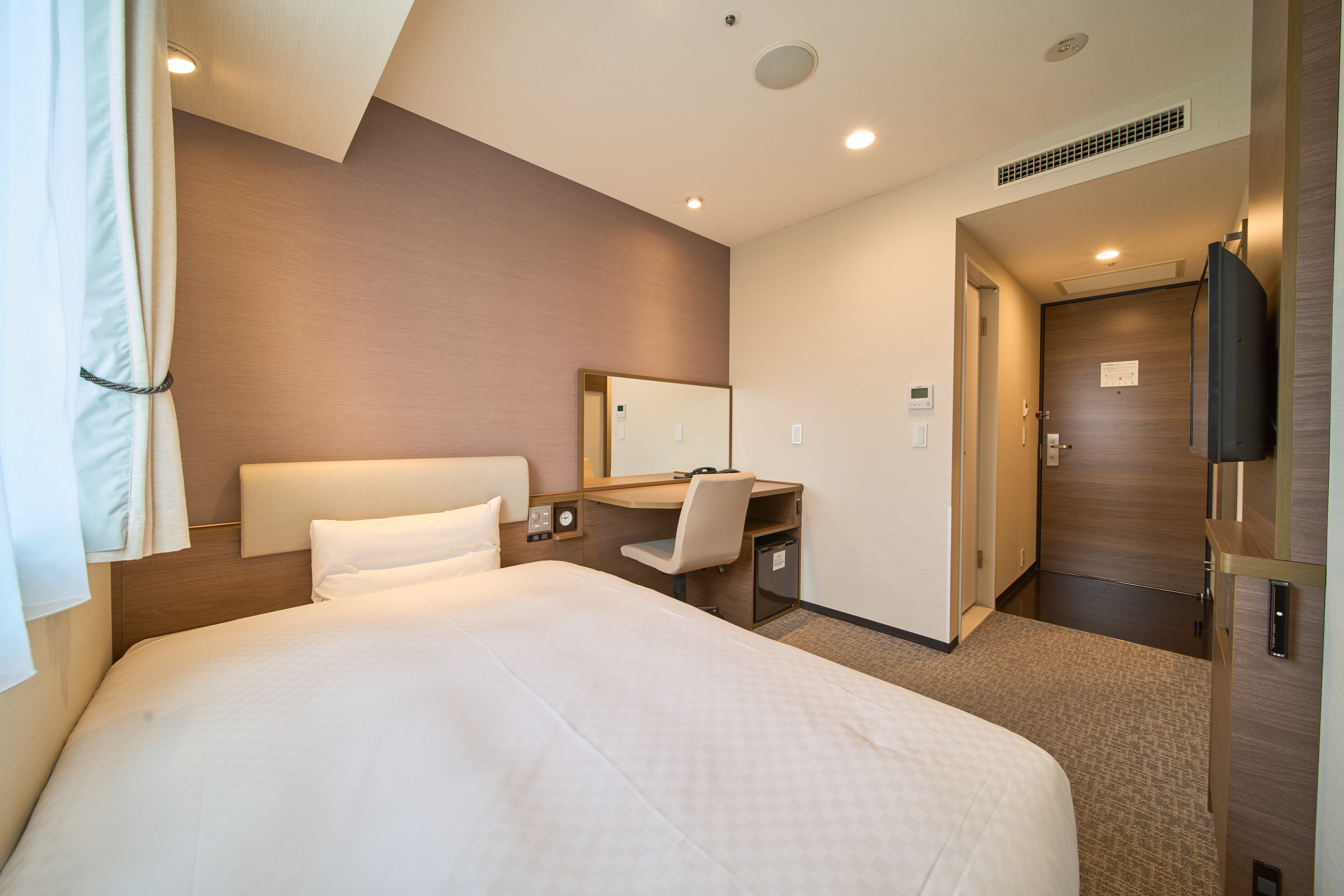 シングル(13㎡ / 140cmサイズベッド)