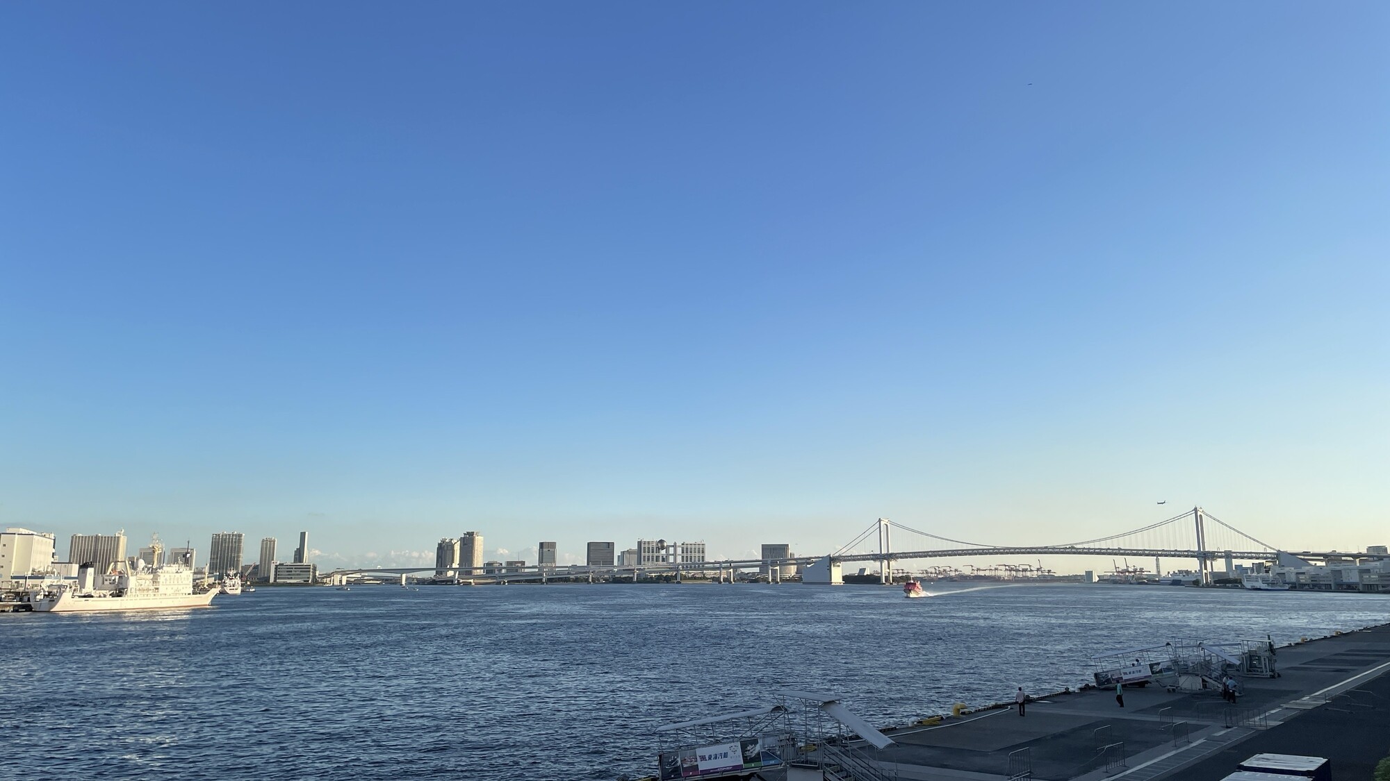 3階デッキから見た東京湾の景色