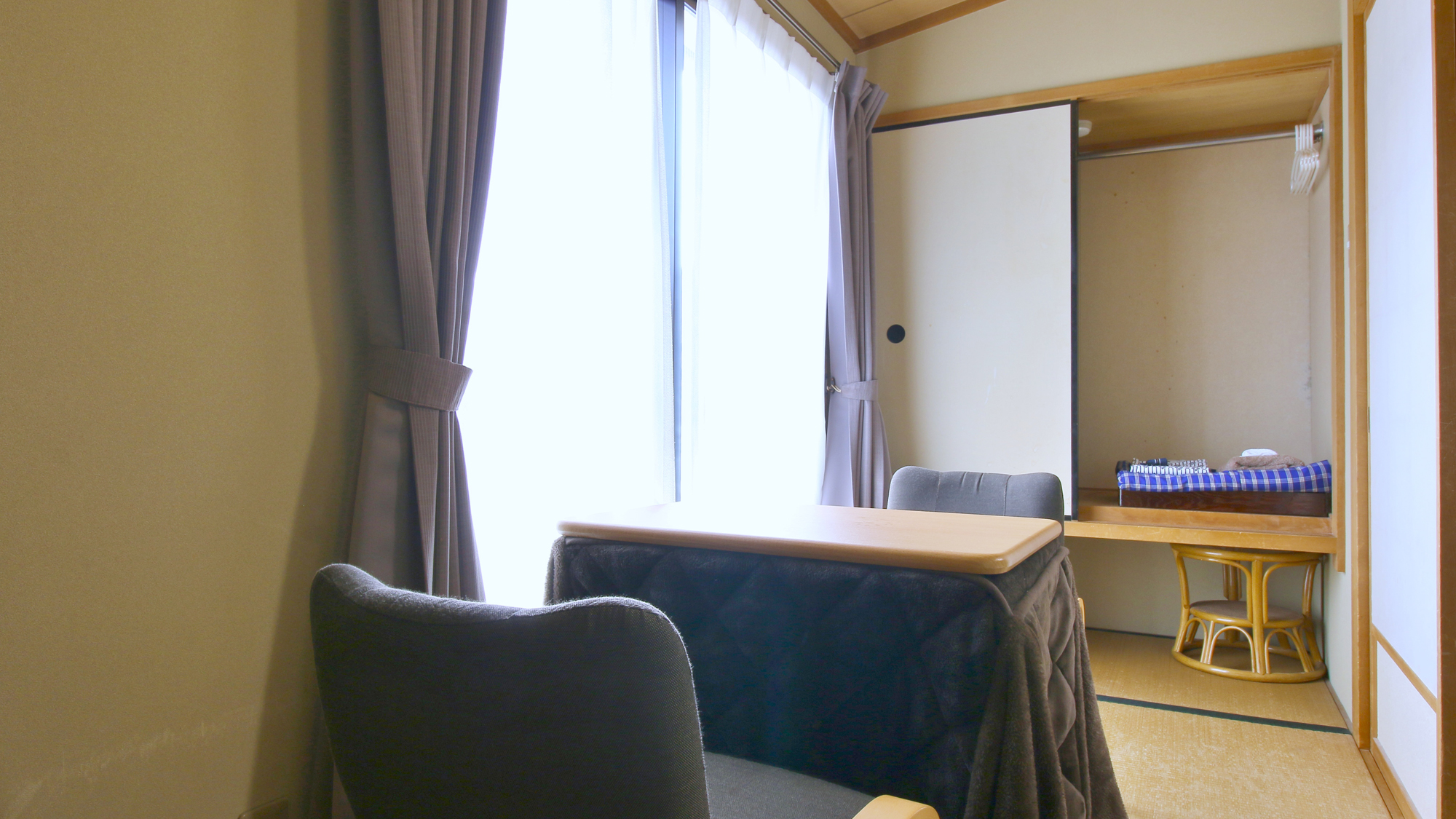 【8畳和室（バス・トイレ付）】 