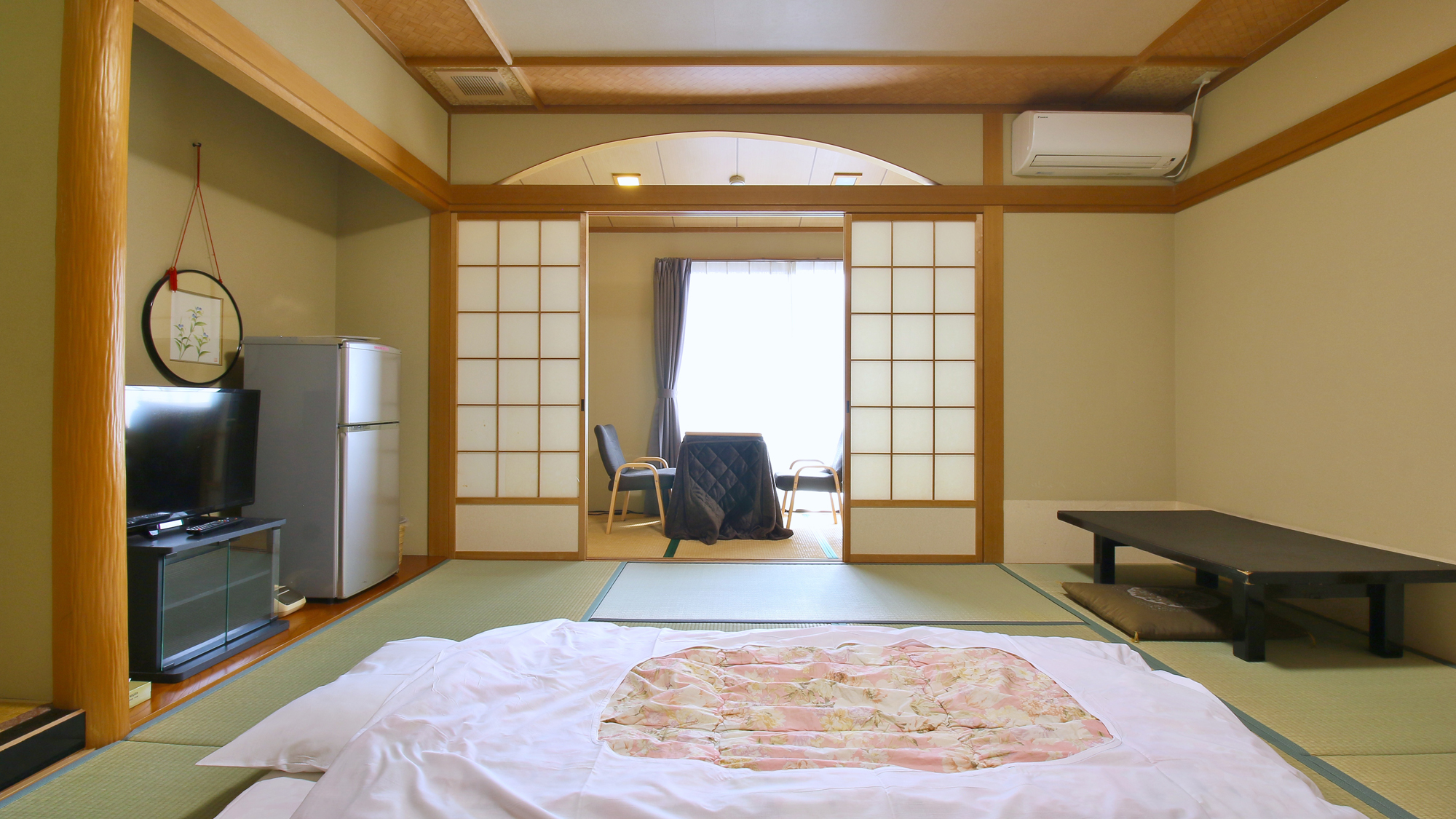 【8畳和室（バス・トイレ付）】 