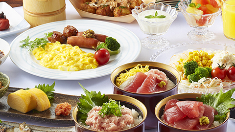 【朝食】マグロ丼をメインに、和洋、多種多様な料理